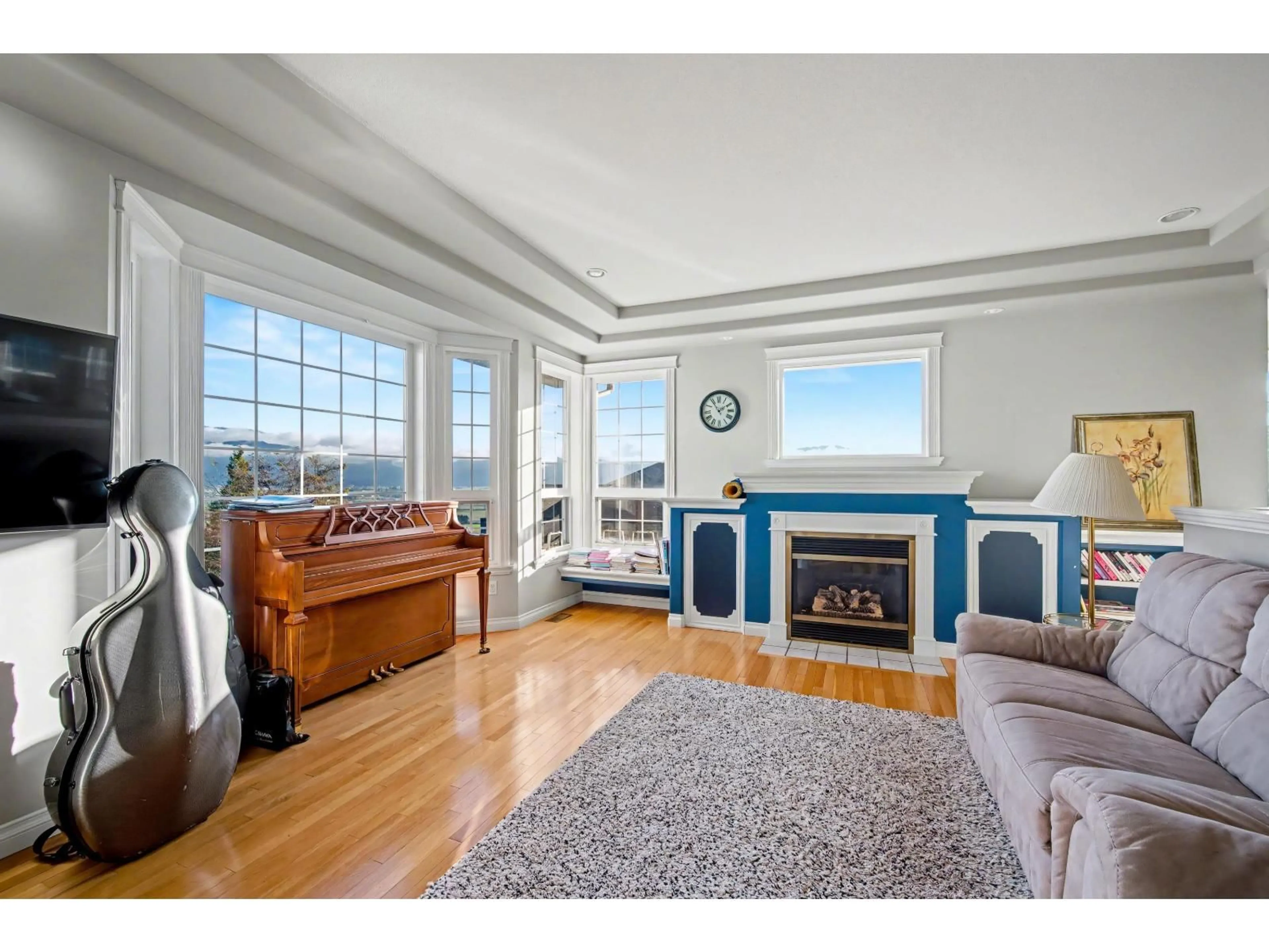 Living room with furniture, unknown for 36010 SPYGLASS COURT, Abbotsford British Columbia V3G2W7