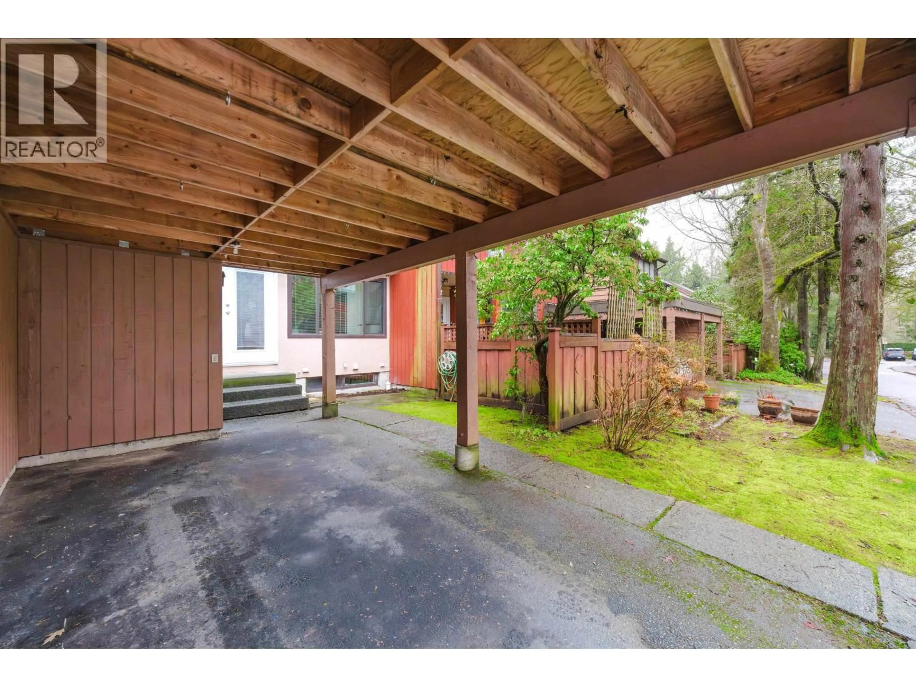 Unknown for 4686 FERNGLEN PLACE, Burnaby British Columbia V5G3W1