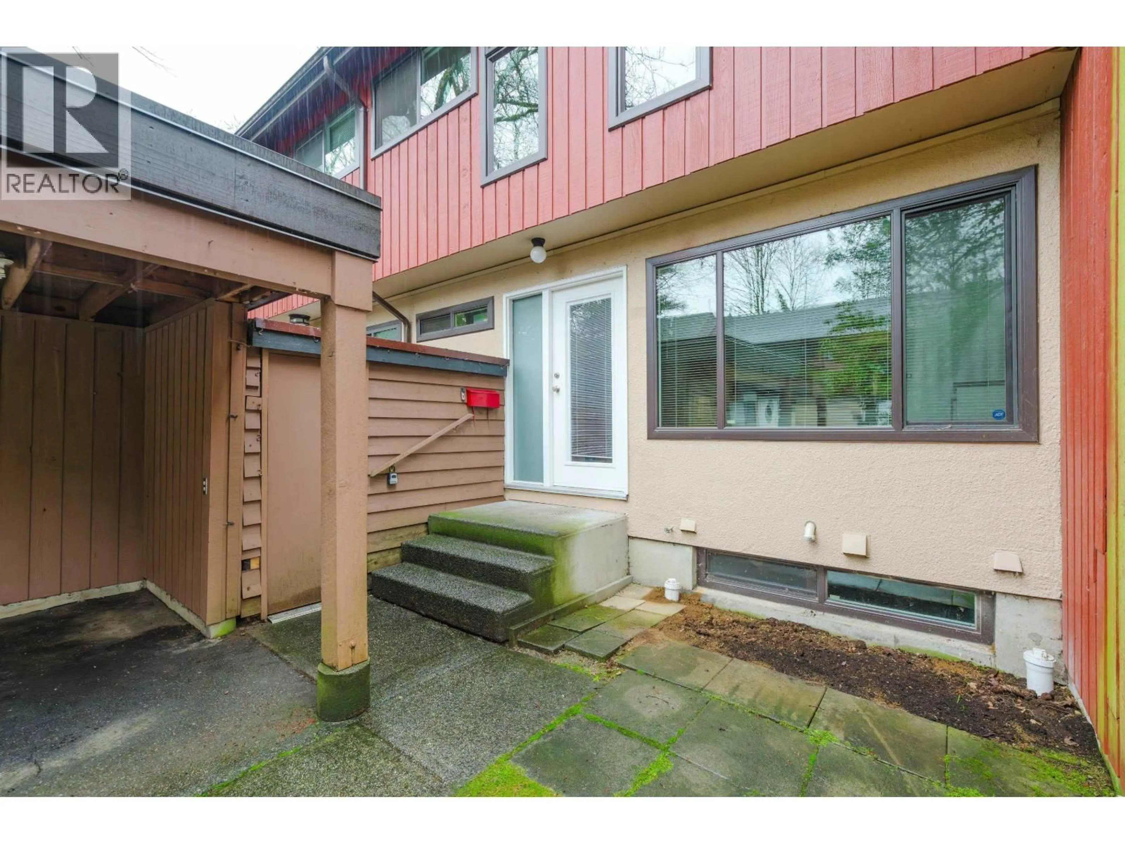 Unknown for 4686 FERNGLEN PLACE, Burnaby British Columbia V5G3W1