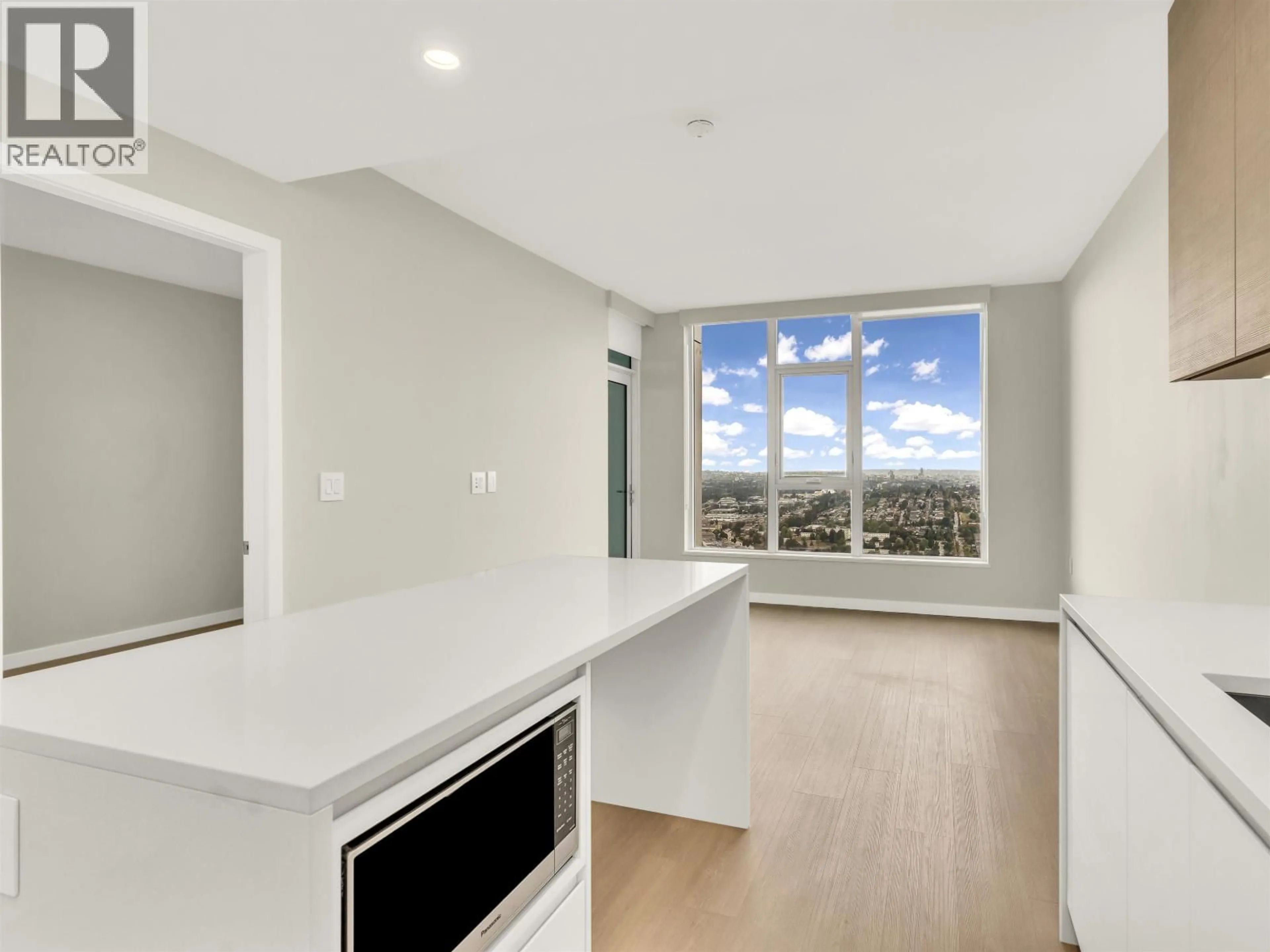 Unknown for 4709 - 2186 GILMORE AVENUE, Burnaby British Columbia V5C0N7