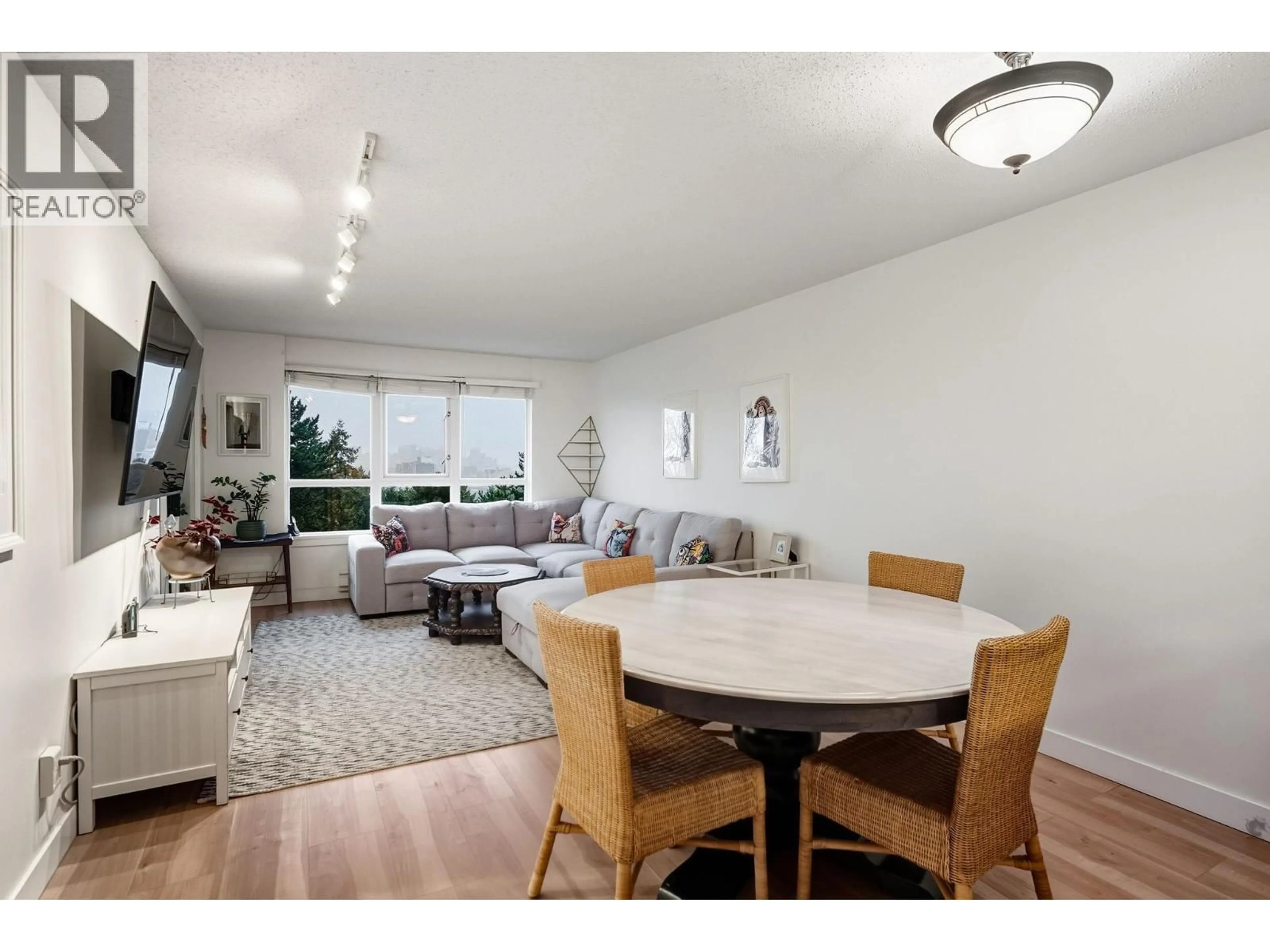 Living room with furniture, wood/laminate floor for 503 - 1833 FRANCES STREET, Vancouver British Columbia V5L1Z8