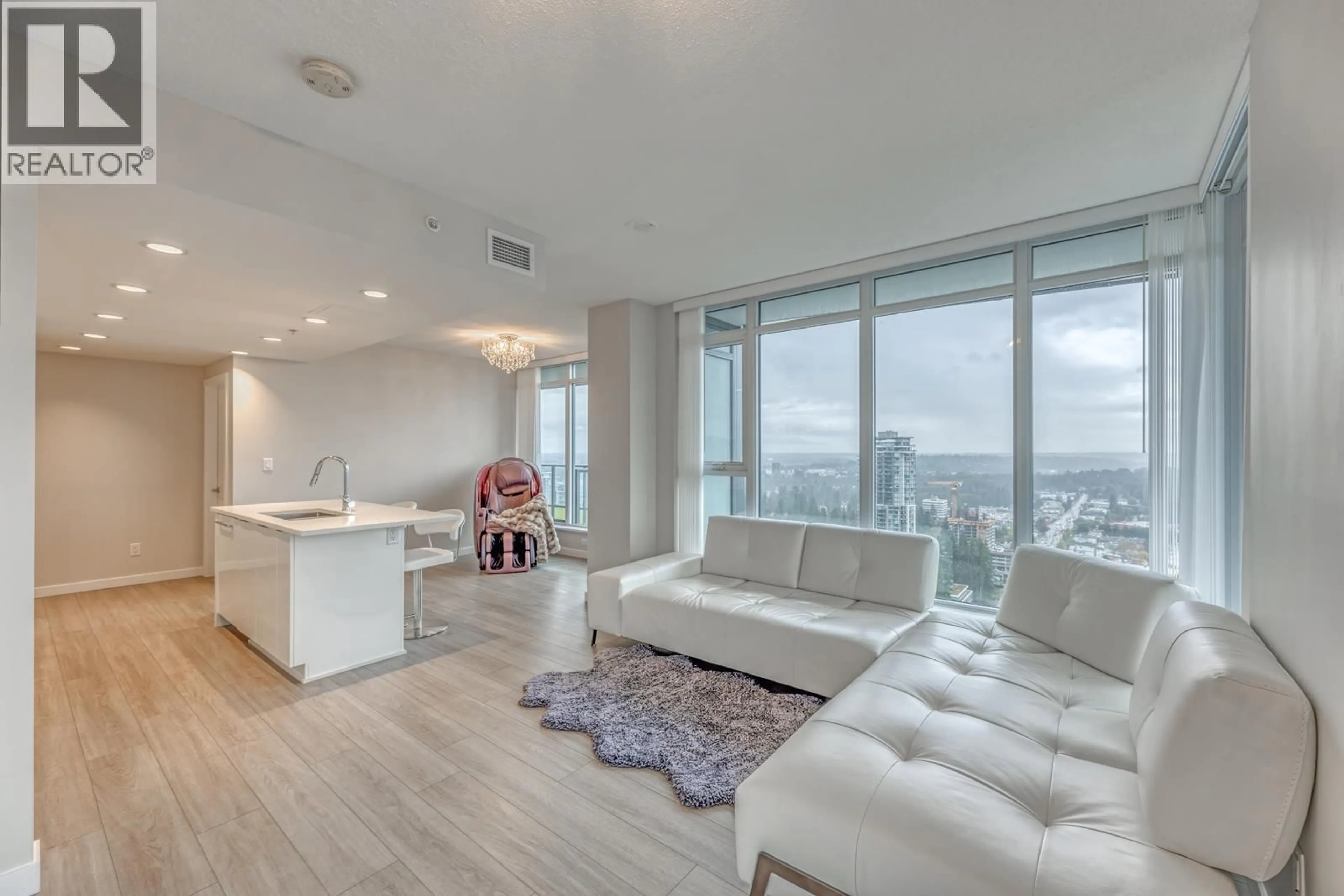 Living room with furniture, unknown for 3406 - 1182 WESTWOOD STREET, Coquitlam British Columbia V3B0T9