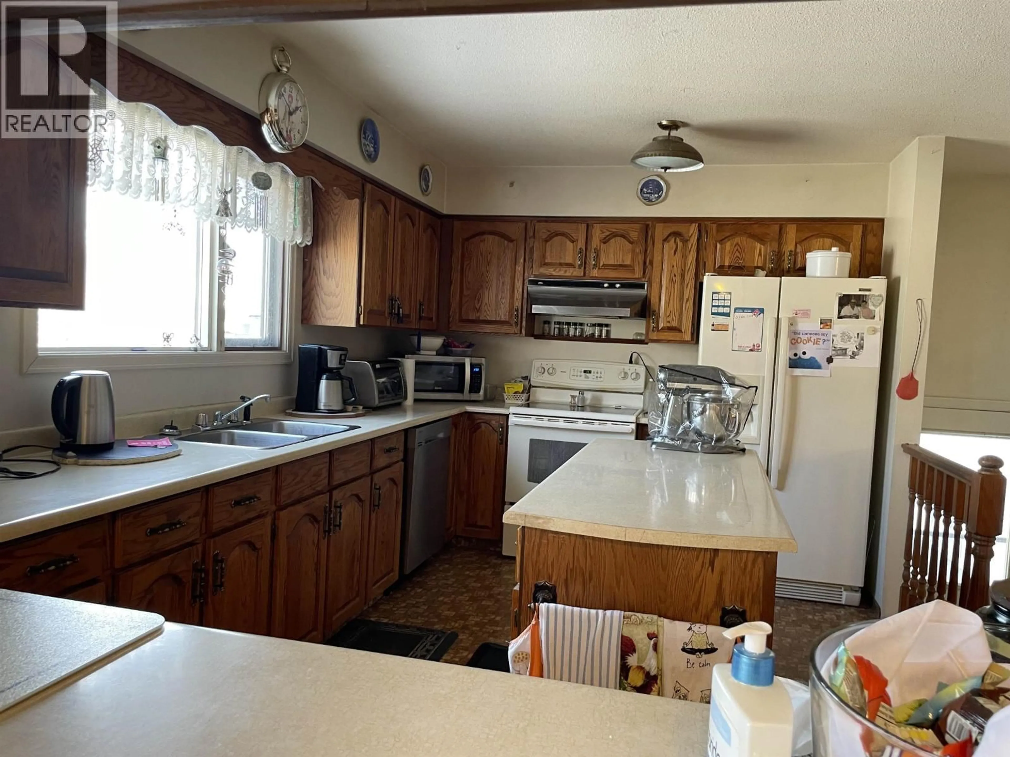 Standard kitchen, unknown for 542 RADCLIFFE DRIVE, Prince George British Columbia V2M3N6