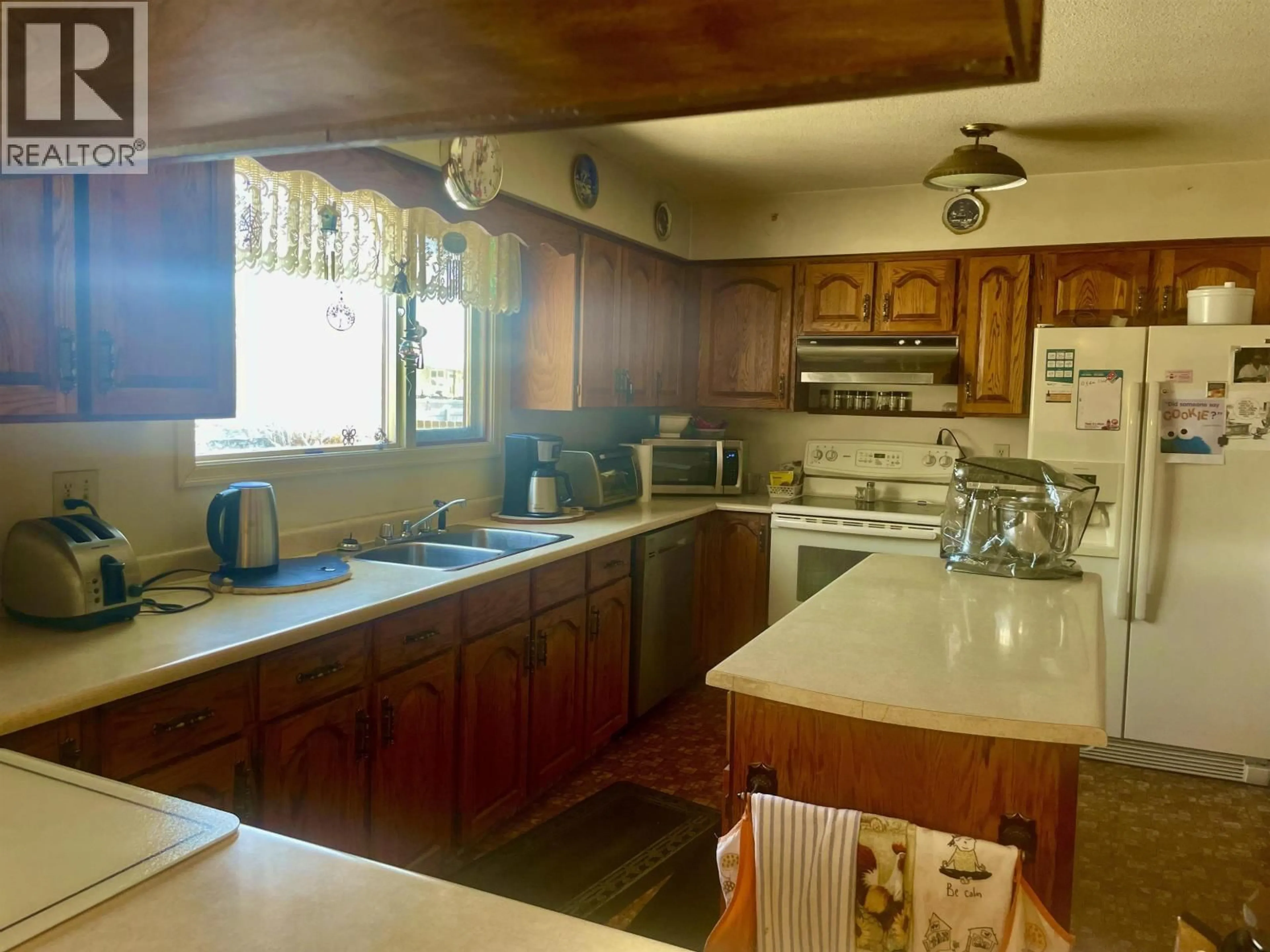 Standard kitchen, unknown for 542 RADCLIFFE DRIVE, Prince George British Columbia V2M3N6