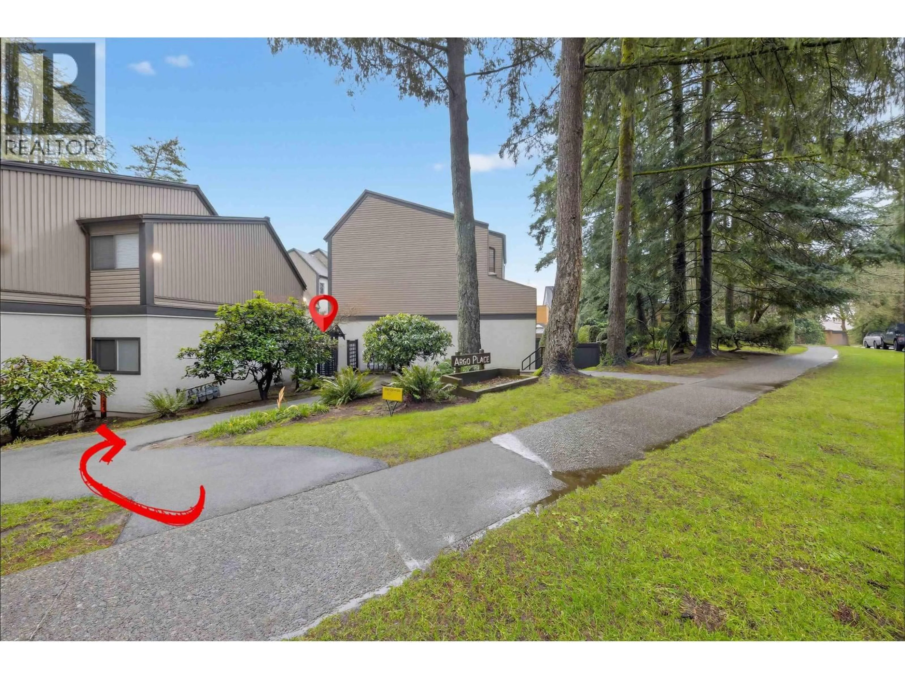 A pic from outside/outdoor area/front of a property/back of a property/a pic from drone, street for 2975 ARGO PLACE, Burnaby British Columbia V3J7G2