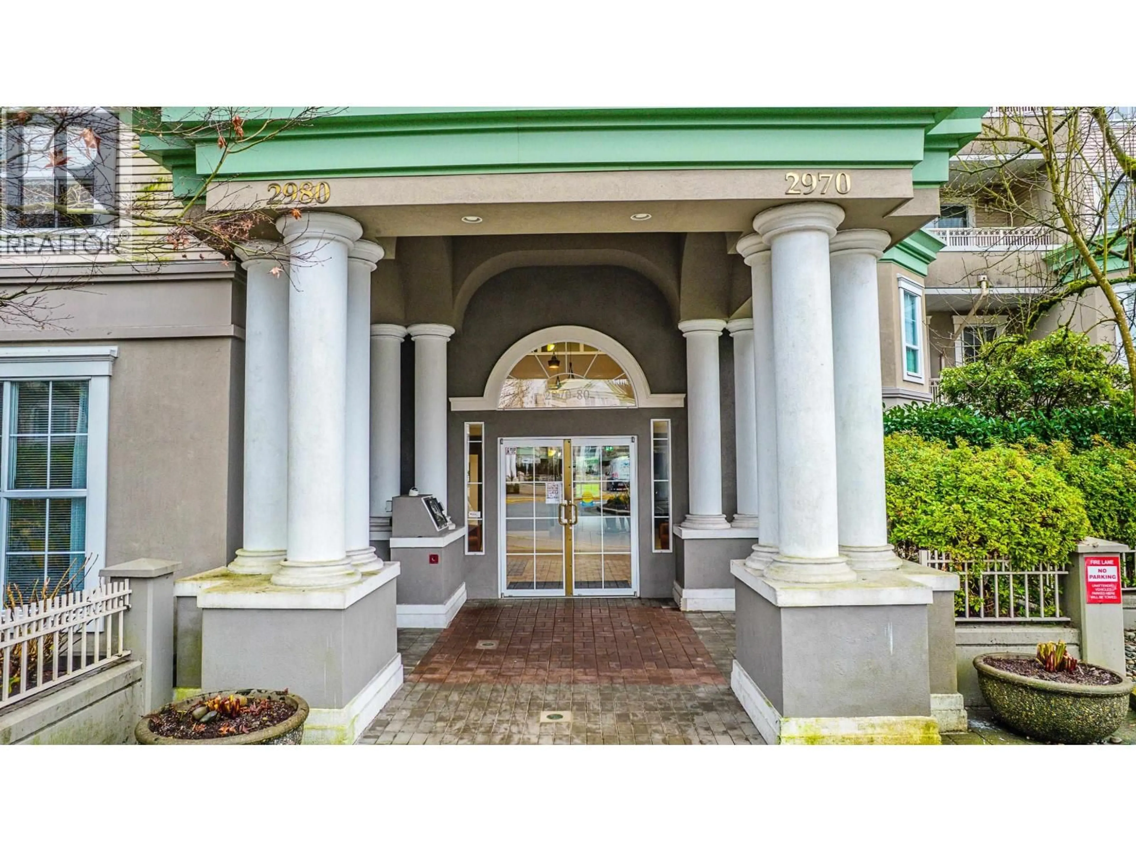 Indoor foyer for 124 - 2980 PRINCESS CRESCENT, Coquitlam British Columbia V3B7R4