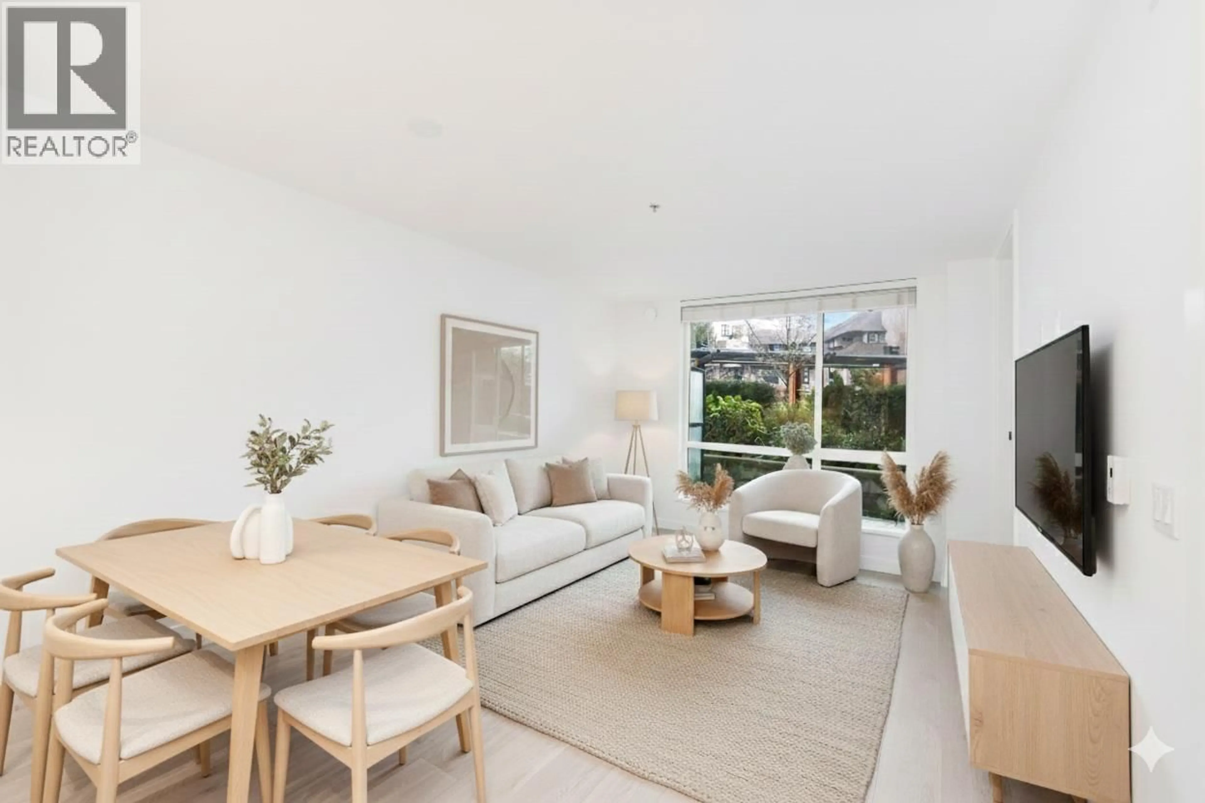 Living room with furniture, unknown for 116 - 108 8TH STREET, North Vancouver British Columbia V7L0H1