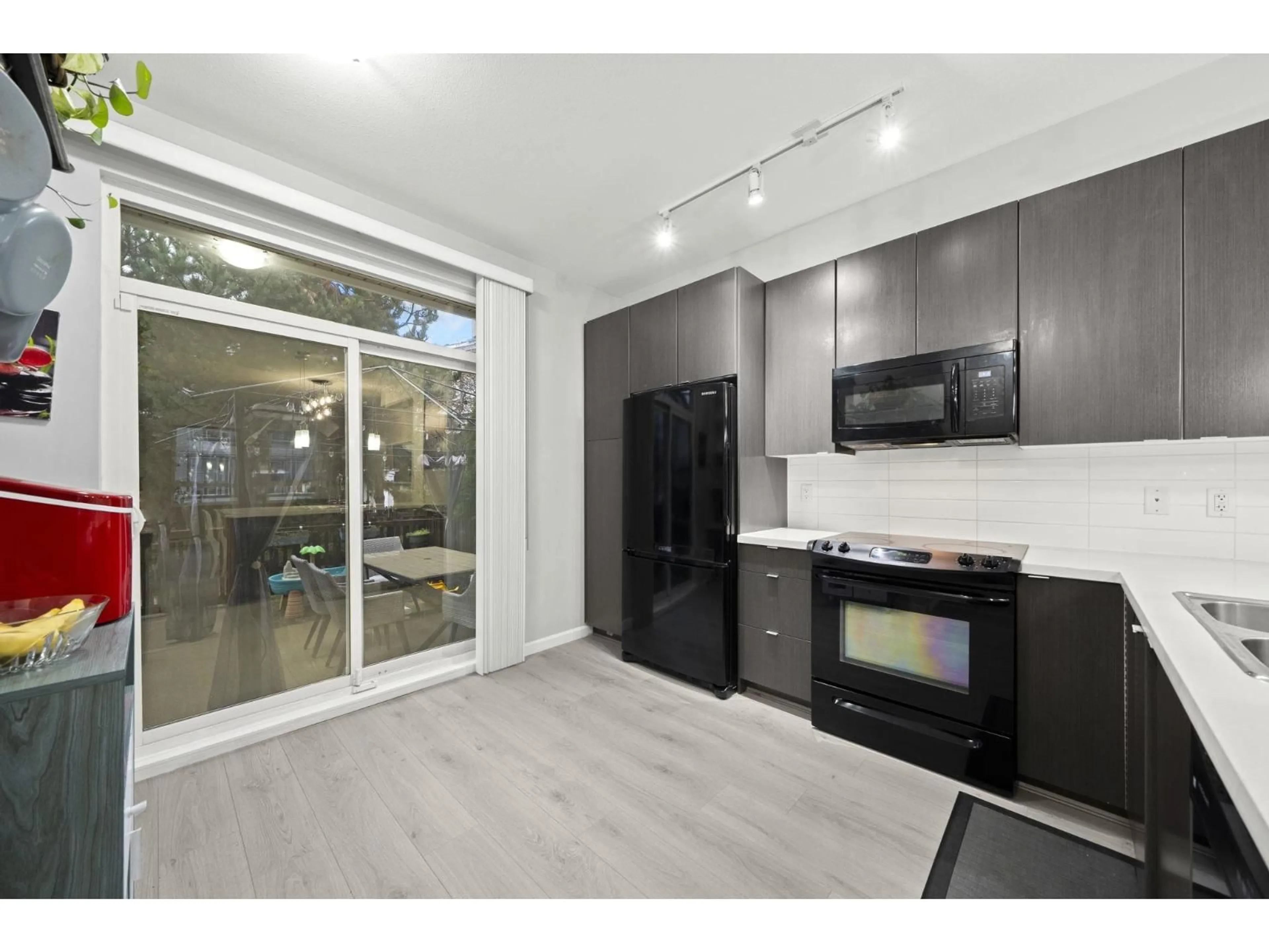 Open concept kitchen, unknown for 27 - 19505 68A AVENUE, Surrey British Columbia V4N6K3