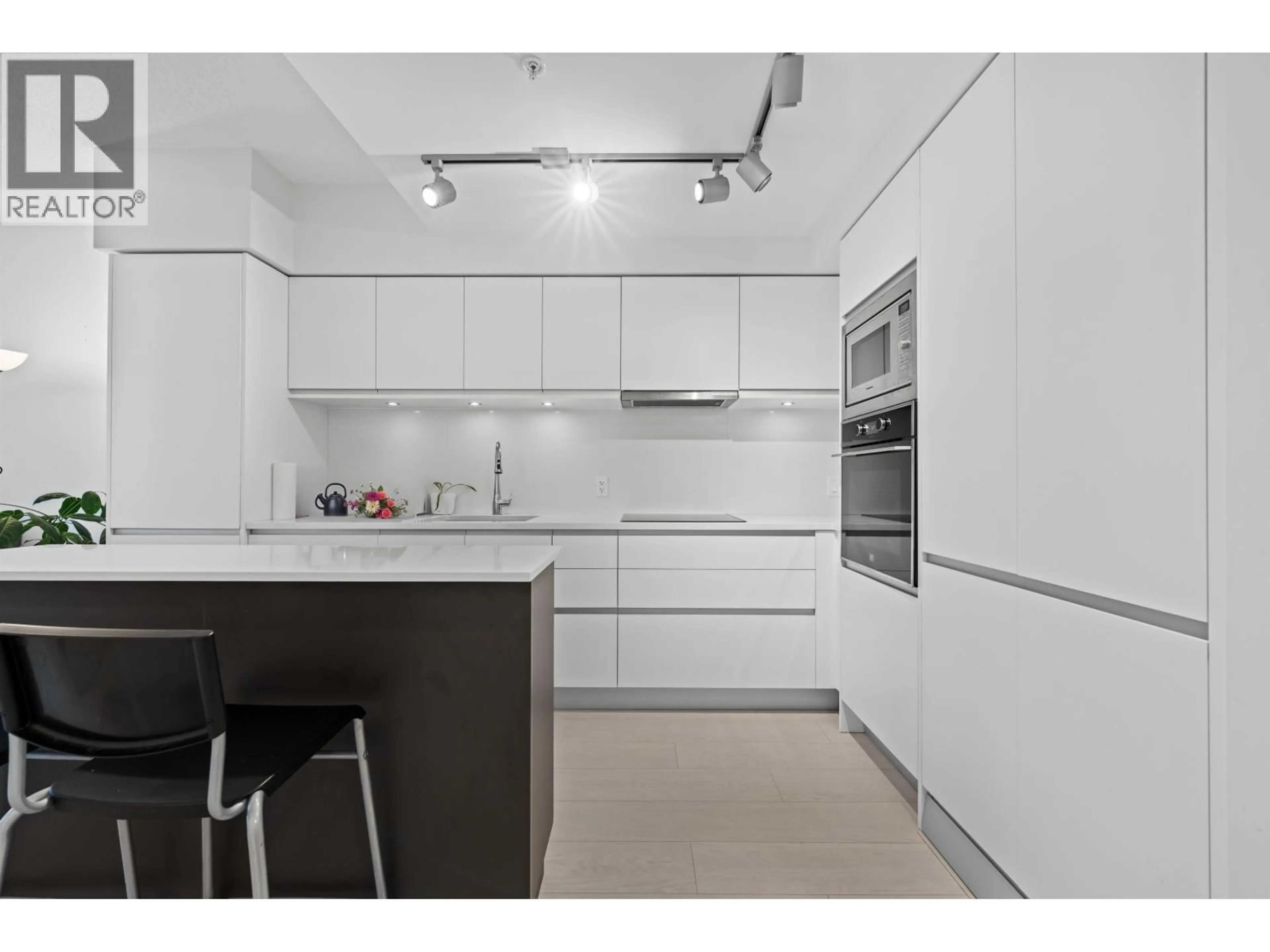 Standard kitchen, ceramic/tile floor for 604 - 180 2ND AVENUE, Vancouver British Columbia V5T0K4