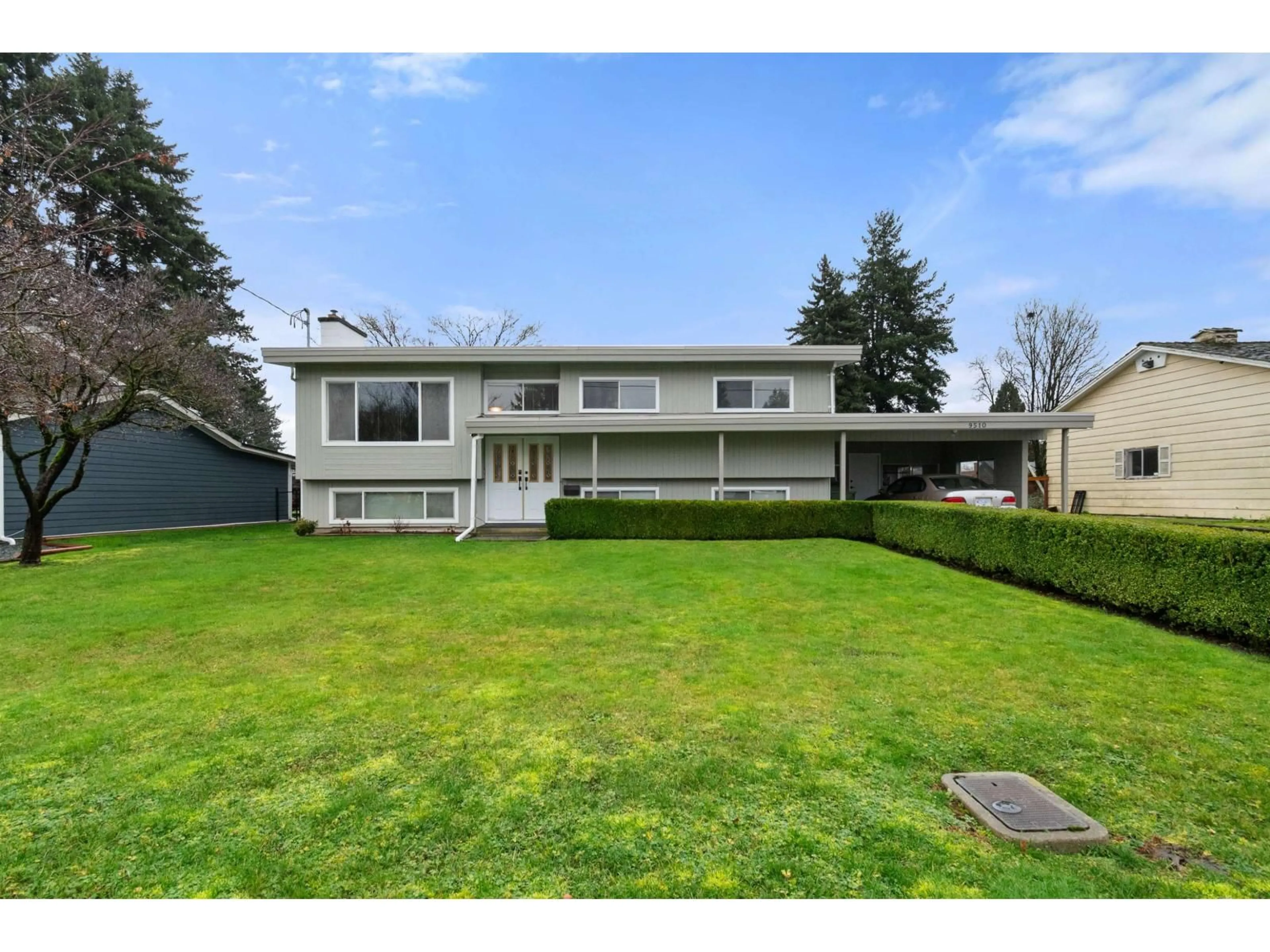 A pic from outside/outdoor area/front of a property/back of a property/a pic from drone, street for 9510 WINDSOR STREET, Chilliwack British Columbia V2P6C6