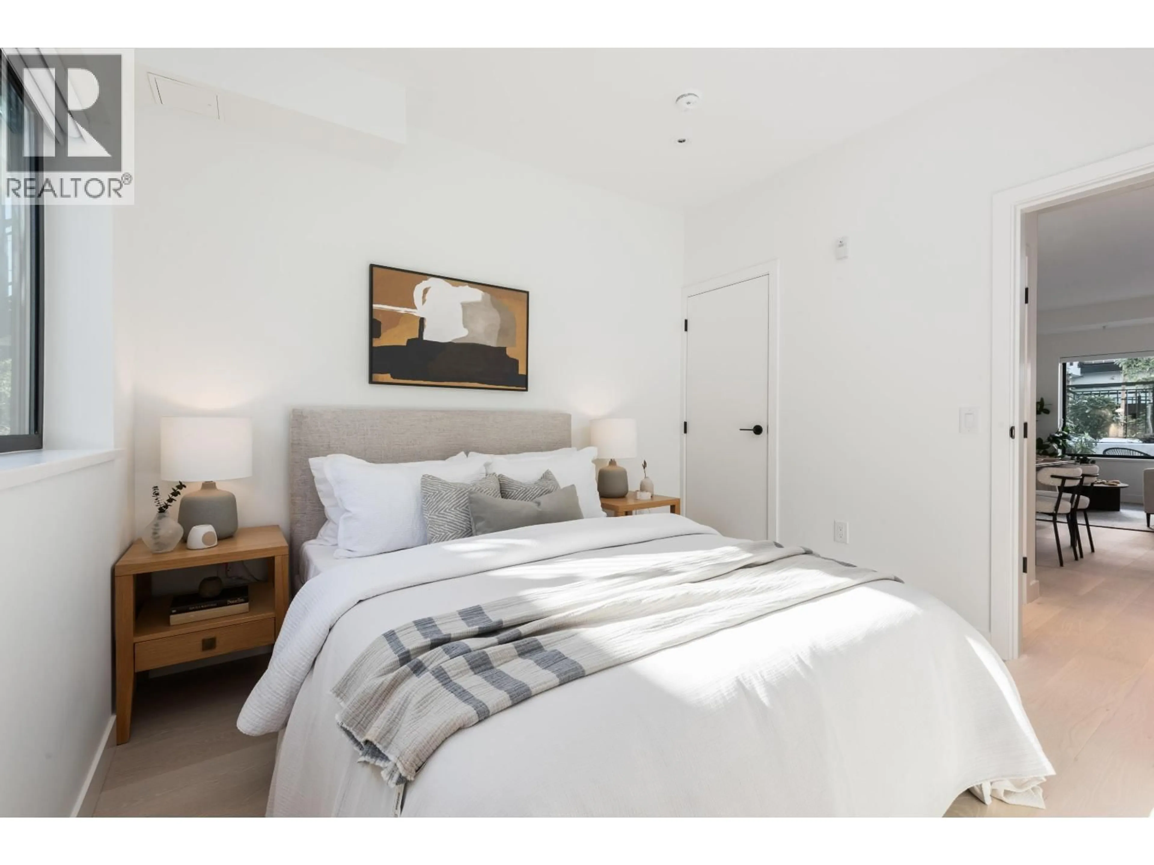 Bedroom with bed, wood/laminate floor for 103 - 469 28TH AVENUE, Vancouver British Columbia V5Y0P2