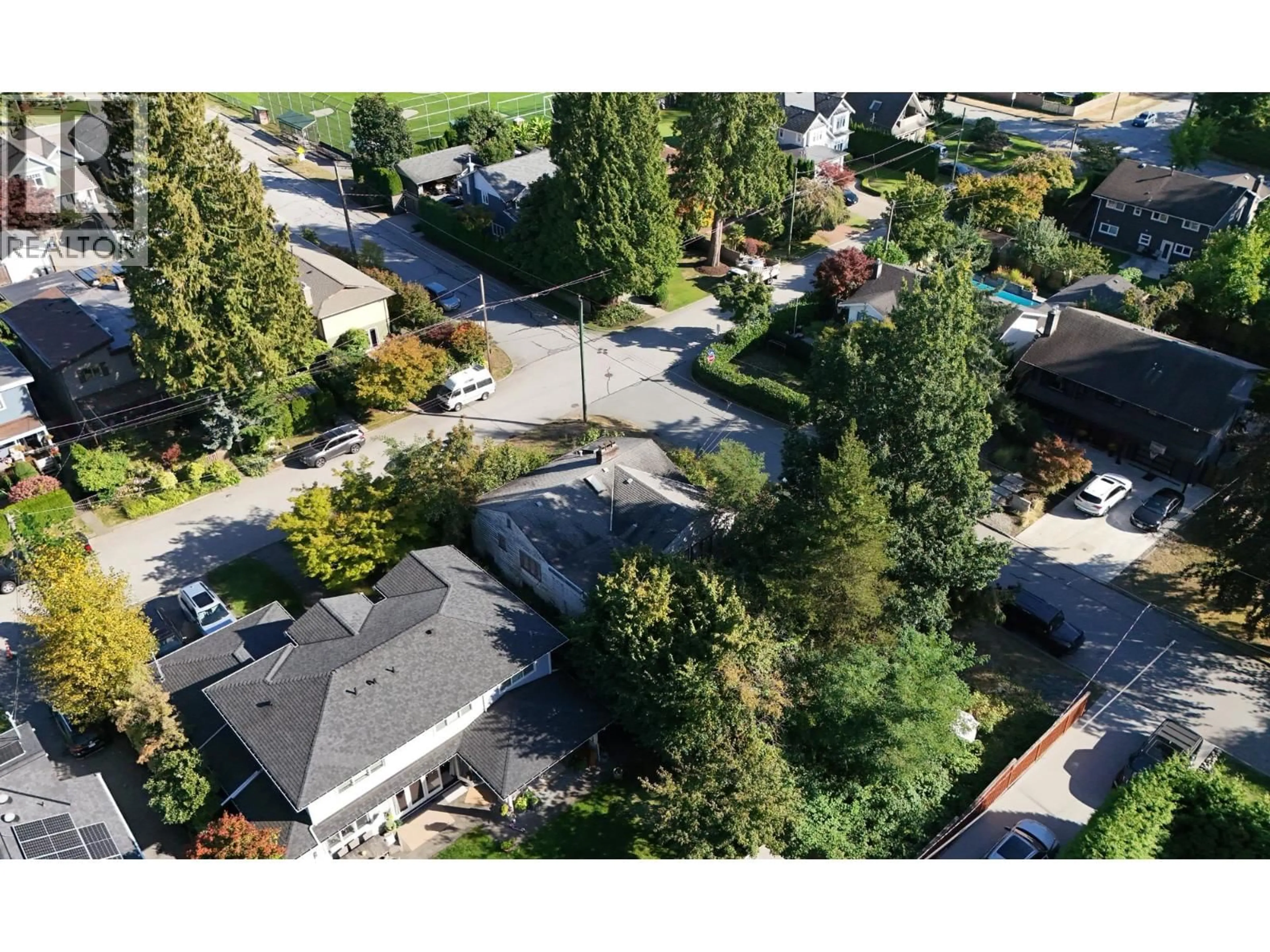 A pic from outside/outdoor area/front of a property/back of a property/a pic from drone, street for 2405 LLOYD AVENUE, North Vancouver British Columbia V7P2P6