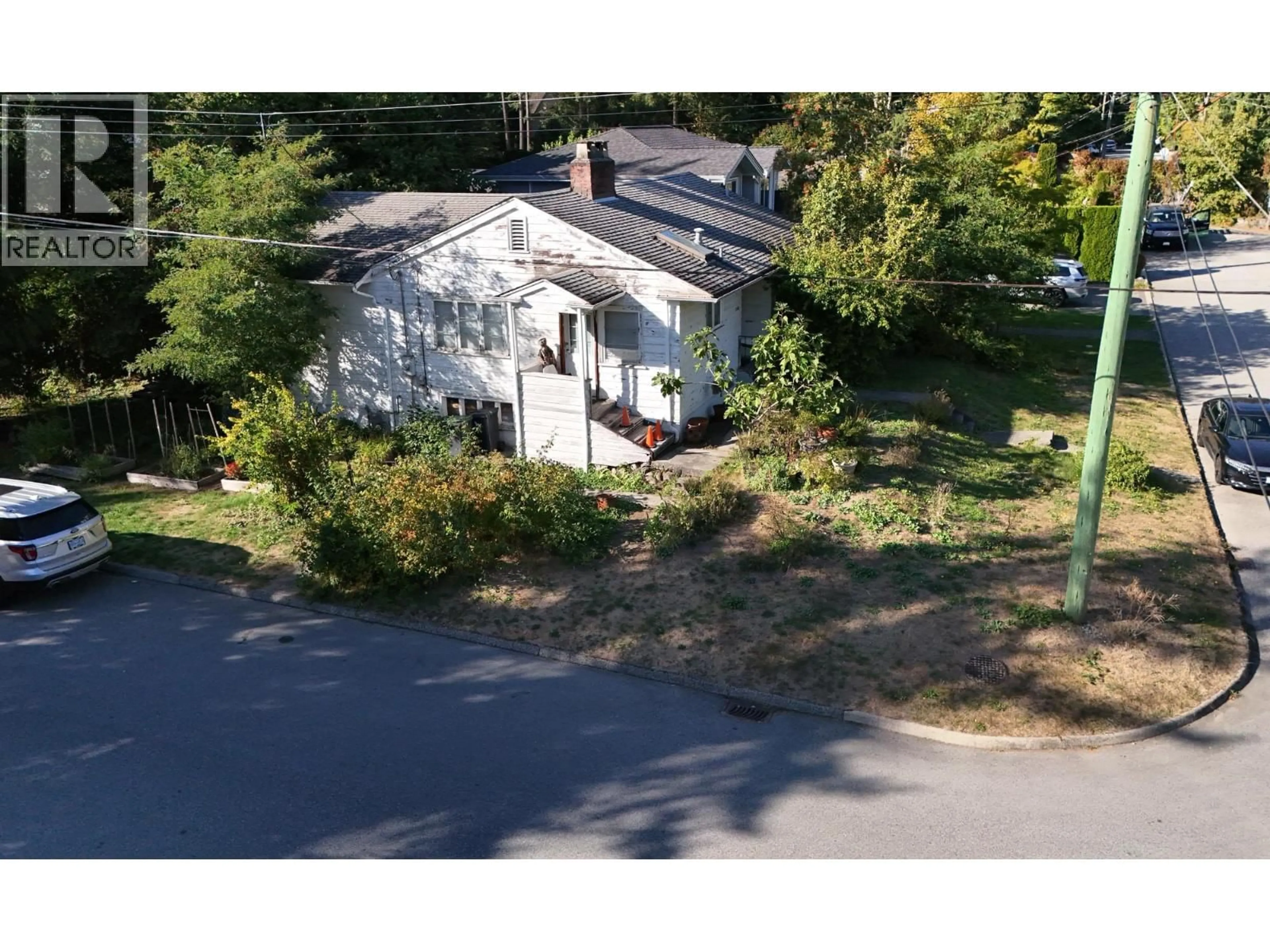 A pic from outside/outdoor area/front of a property/back of a property/a pic from drone, street for 2405 LLOYD AVENUE, North Vancouver British Columbia V7P2P6