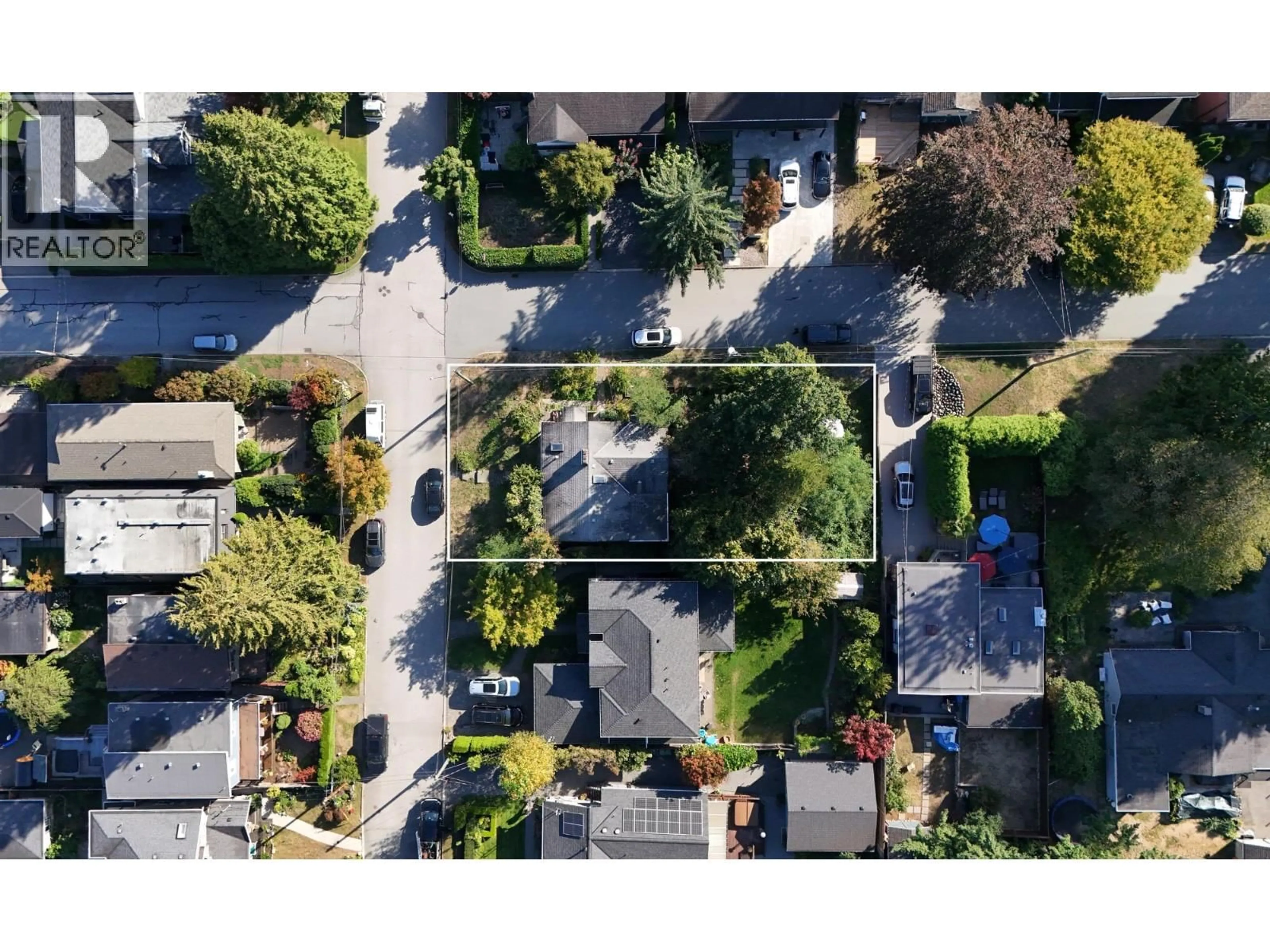 A pic from outside/outdoor area/front of a property/back of a property/a pic from drone, street for 2405 LLOYD AVENUE, North Vancouver British Columbia V7P2P6