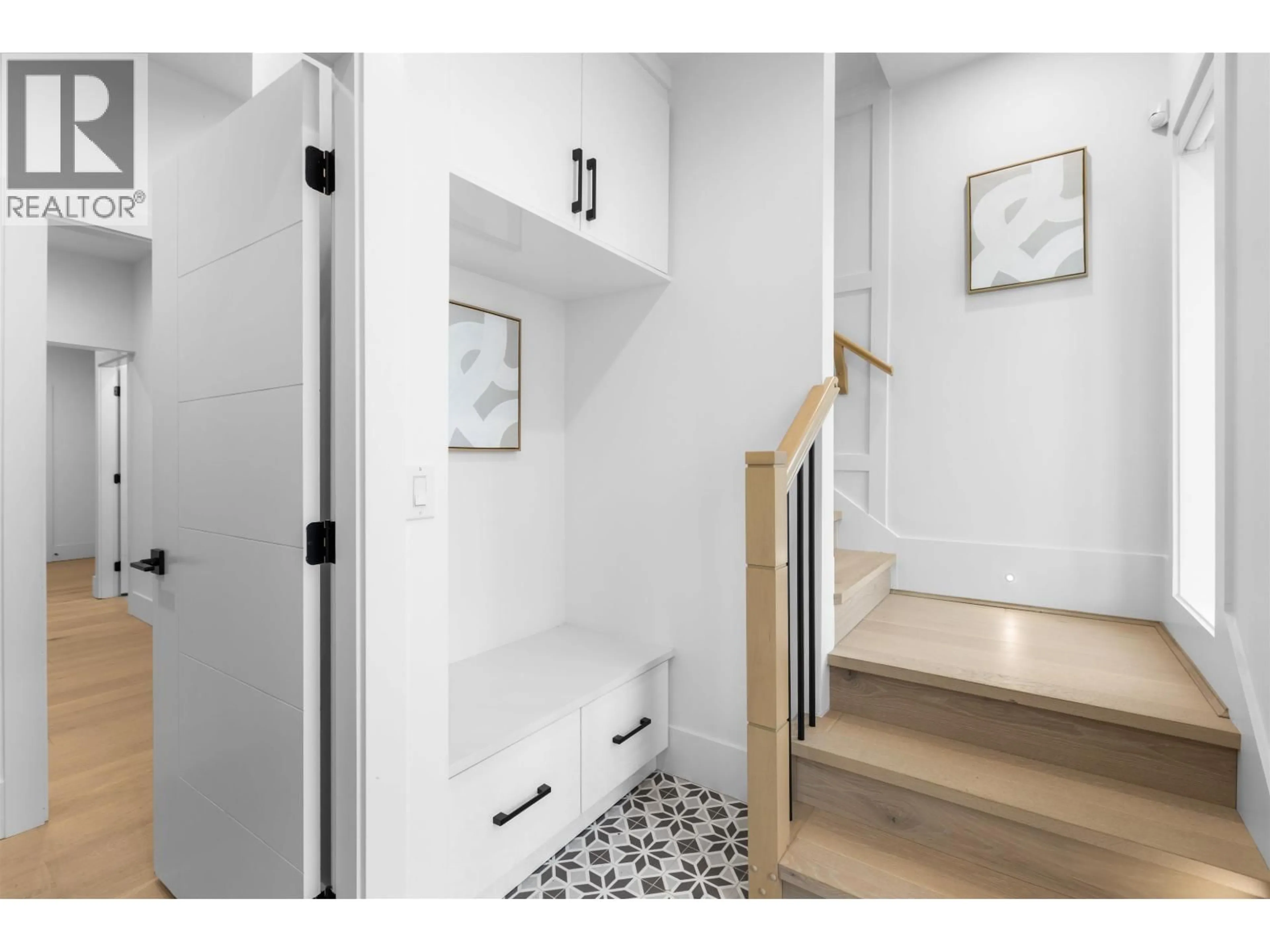 Indoor entryway for 5304 FRASER STREET, Vancouver British Columbia V5W2Y9