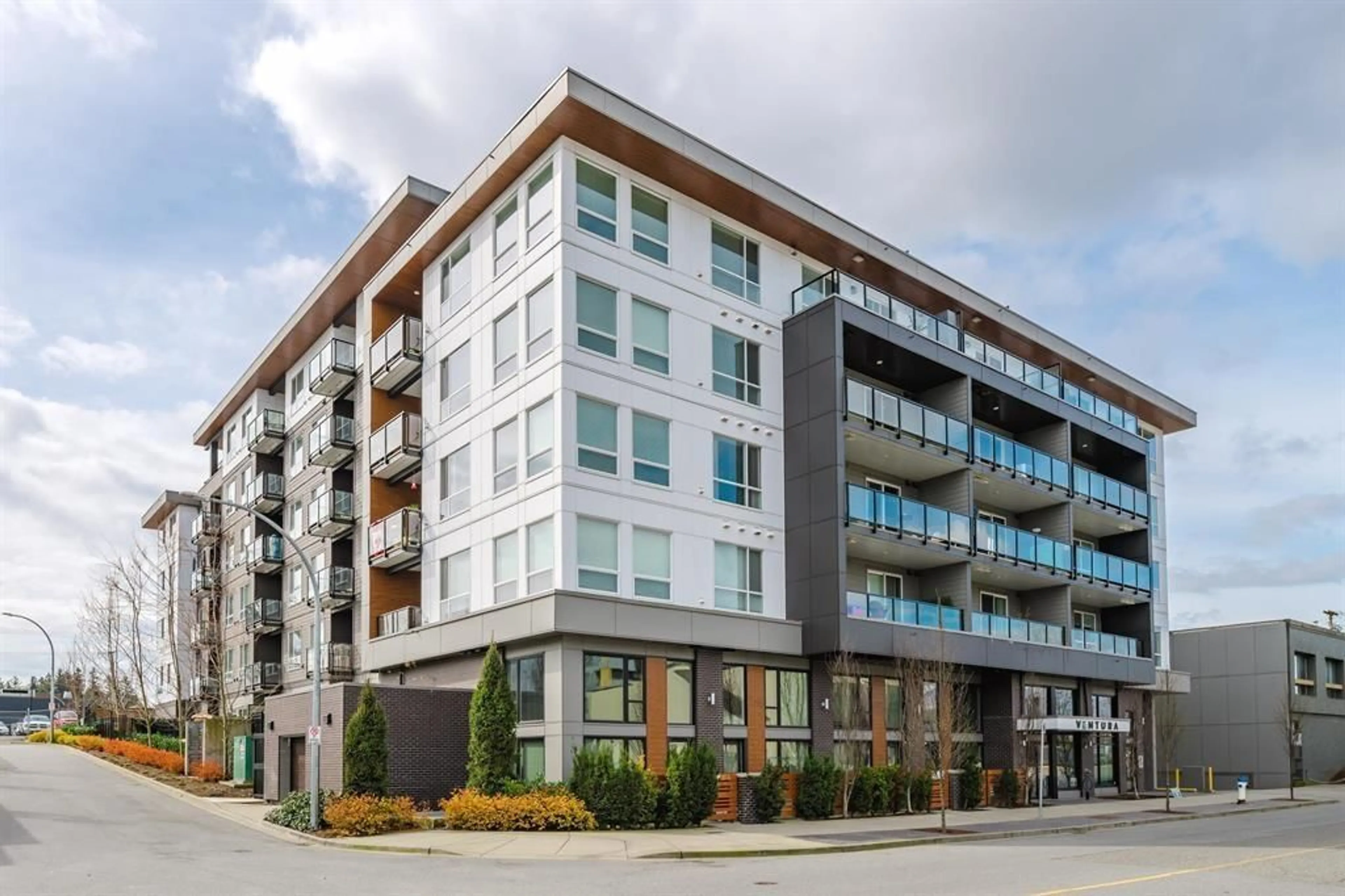 Patio, building for 404 - 32838 VENTURA AVENUE, Abbotsford British Columbia V2S0M5