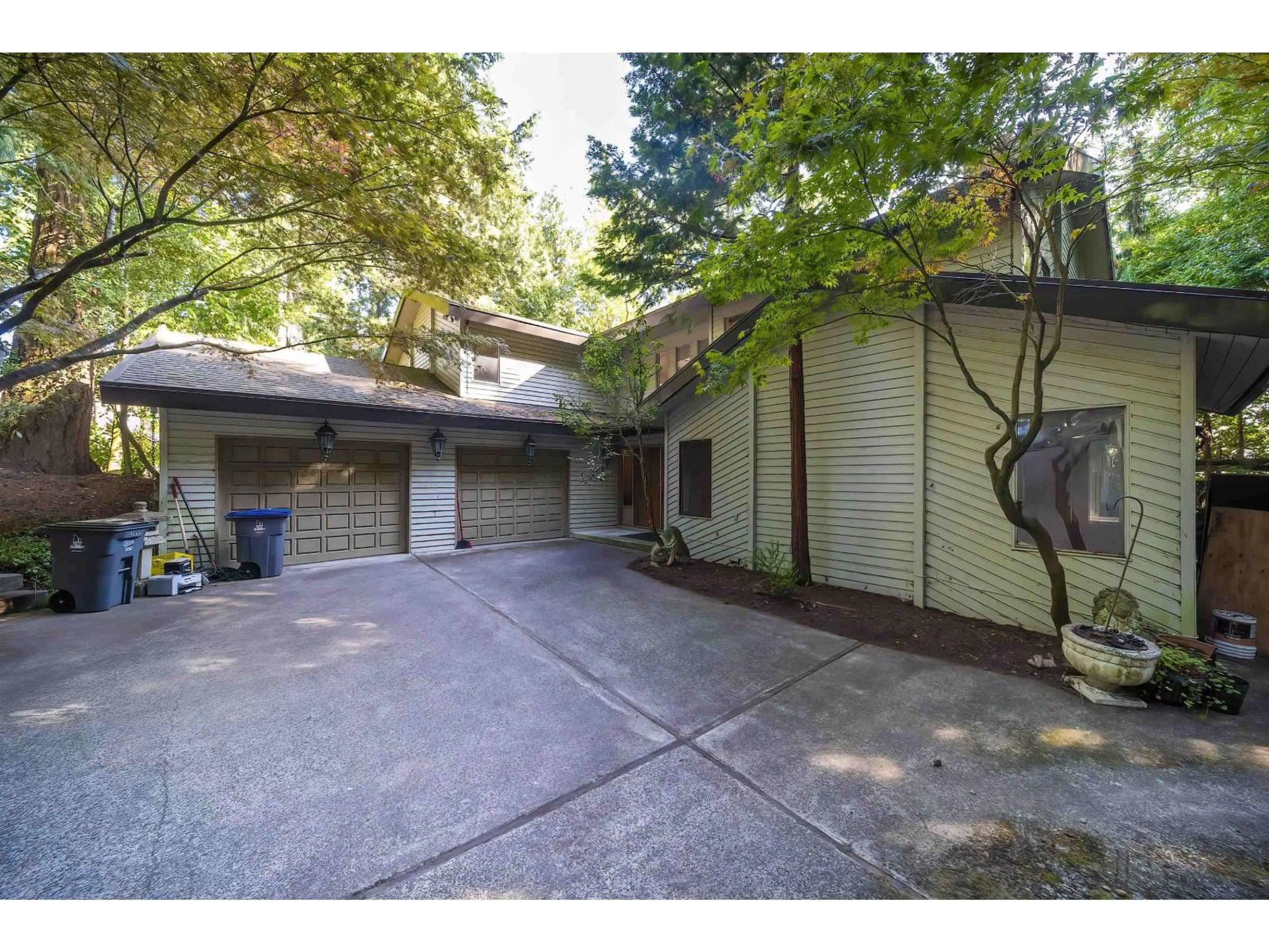 A pic from outside/outdoor area/front of a property/back of a property/a pic from drone, street for 5242 STATION ROAD, Surrey British Columbia V3X3C4