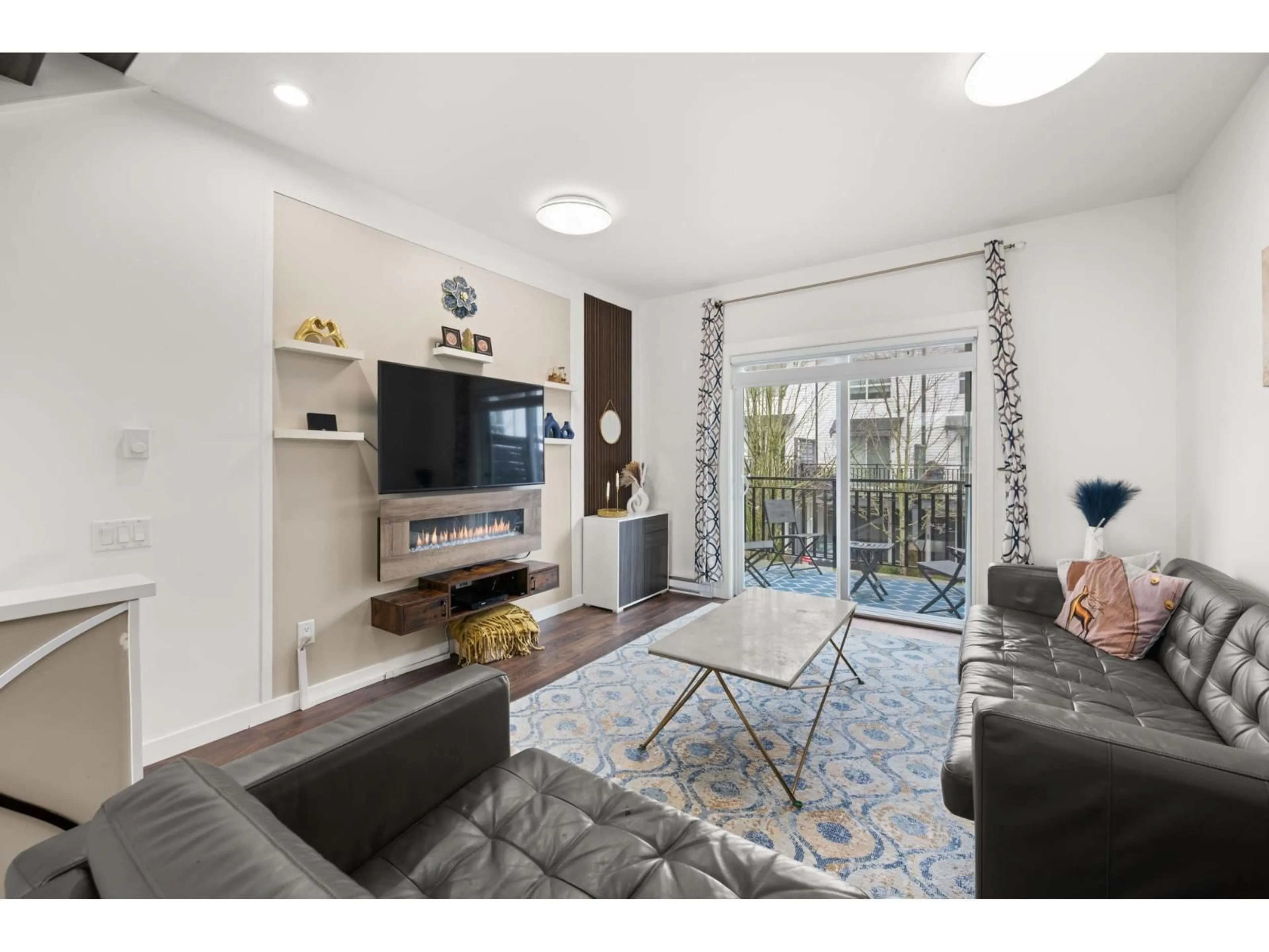 Living room with furniture, unknown for 39 - 19159 WATKINS DRIVE, Surrey British Columbia V4N6P7