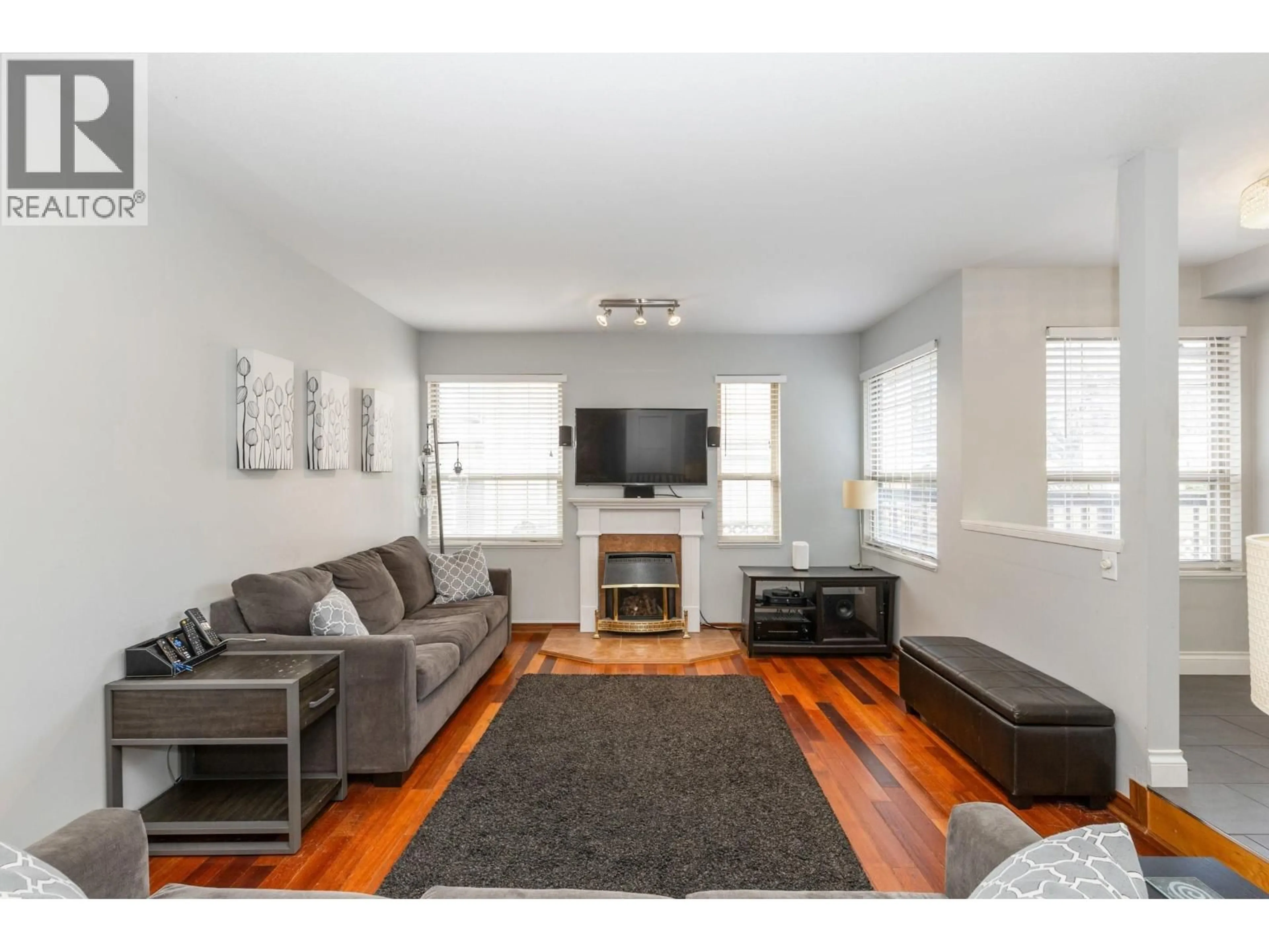 Living room with furniture, wood/laminate floor for 1020 STEWART AVENUE, Coquitlam British Columbia V3K2N6