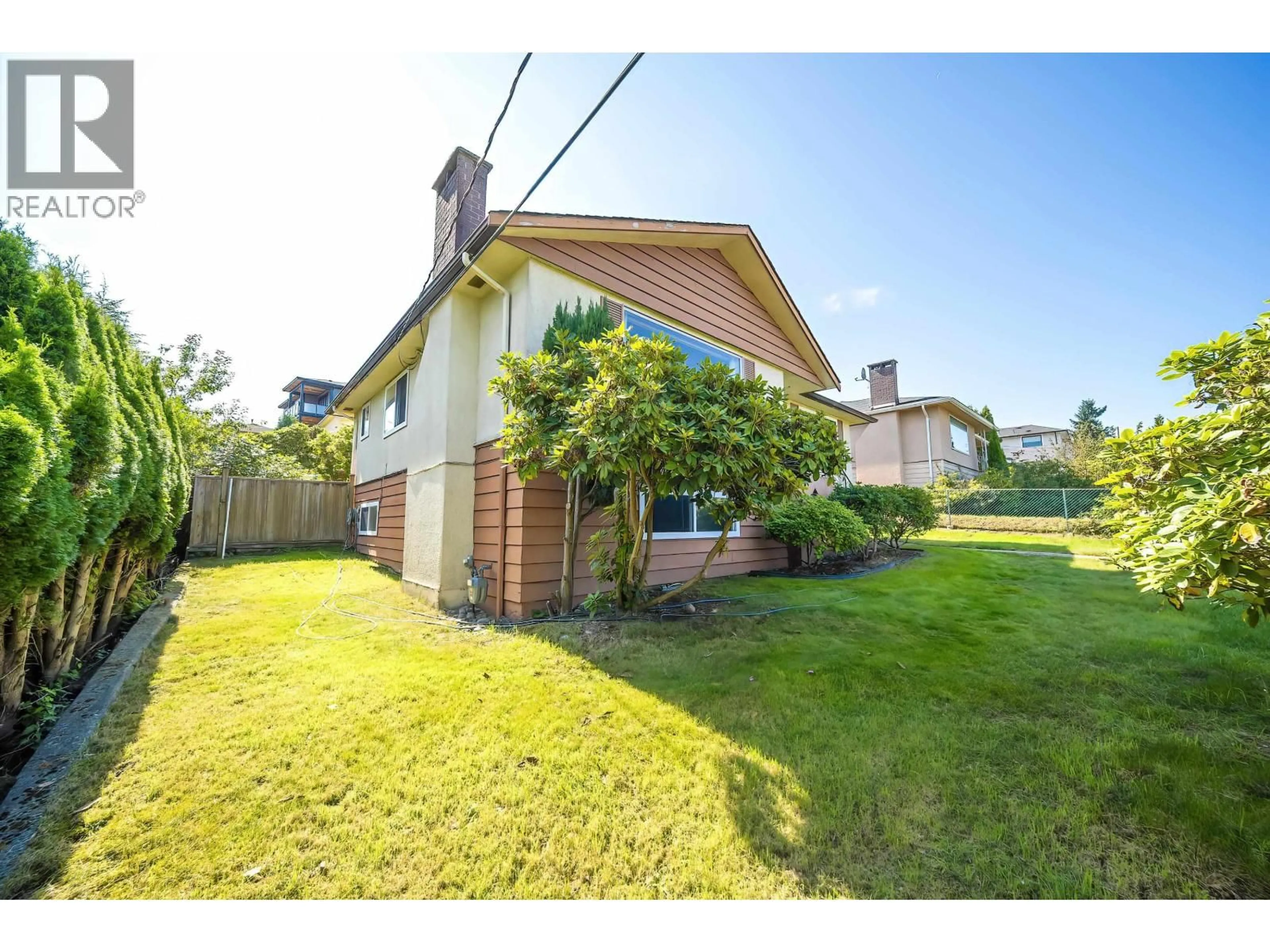 A pic from outside/outdoor area/front of a property/back of a property/a pic from drone, street for 5130 BUXTON STREET, Burnaby British Columbia V5H1J8