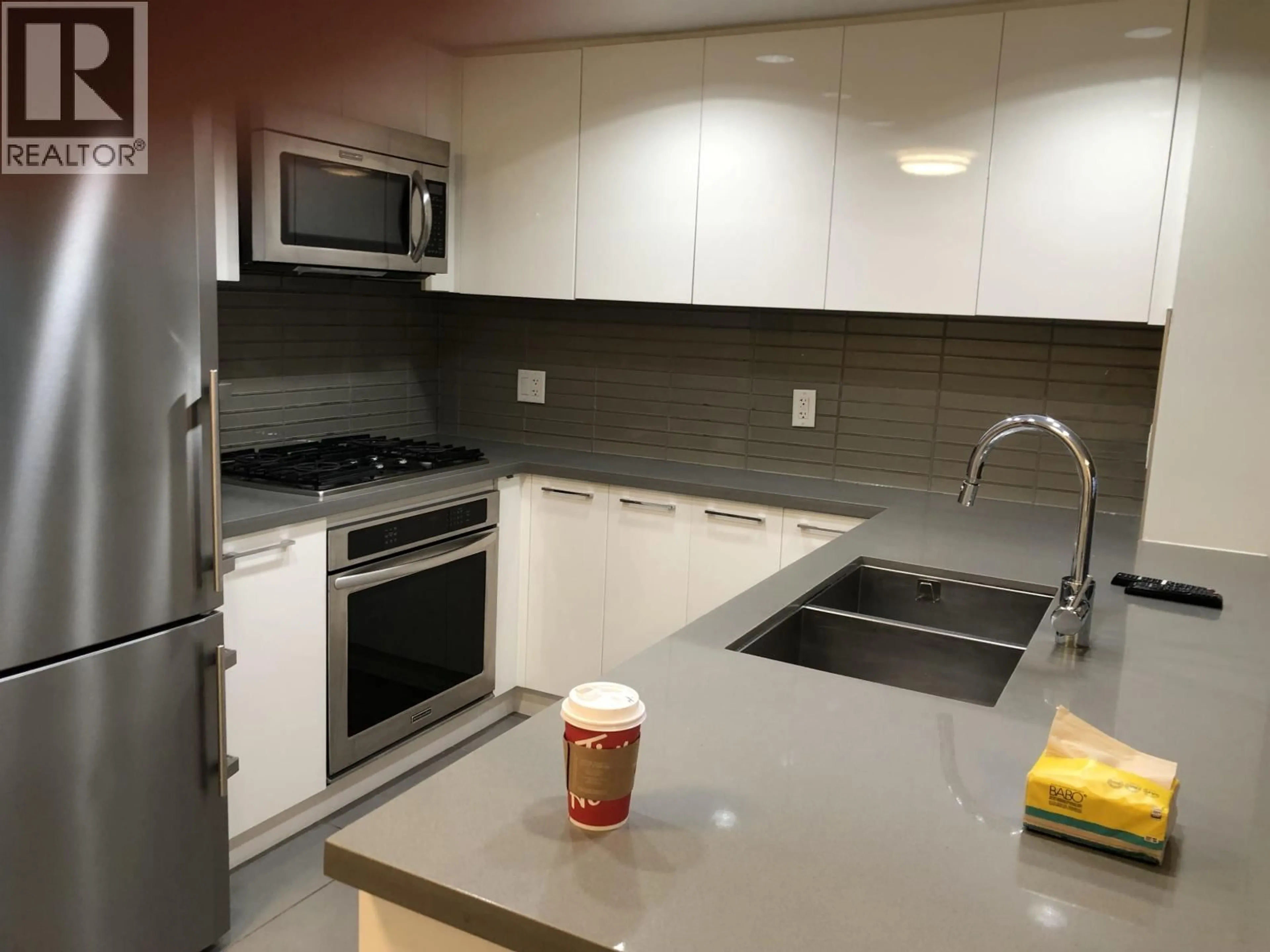 Standard kitchen, unknown for 3608 - 4880 BENNETT STREET, Burnaby British Columbia V5H0C1