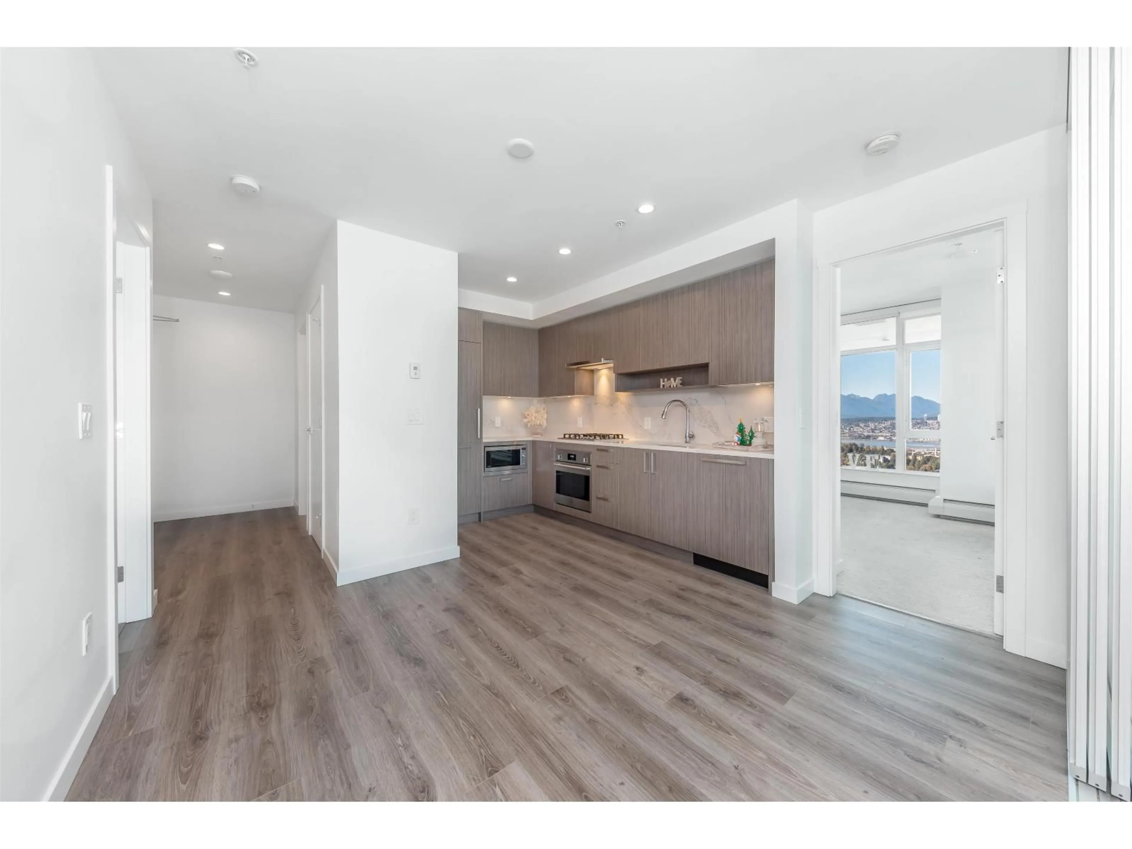 Open concept kitchen, wood/laminate floor for 3305 - 13350 CENTRAL AVENUE, Surrey British Columbia V3T0S1