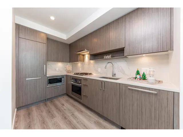3305 - 13350 CENTRAL AVENUE, Surrey 4