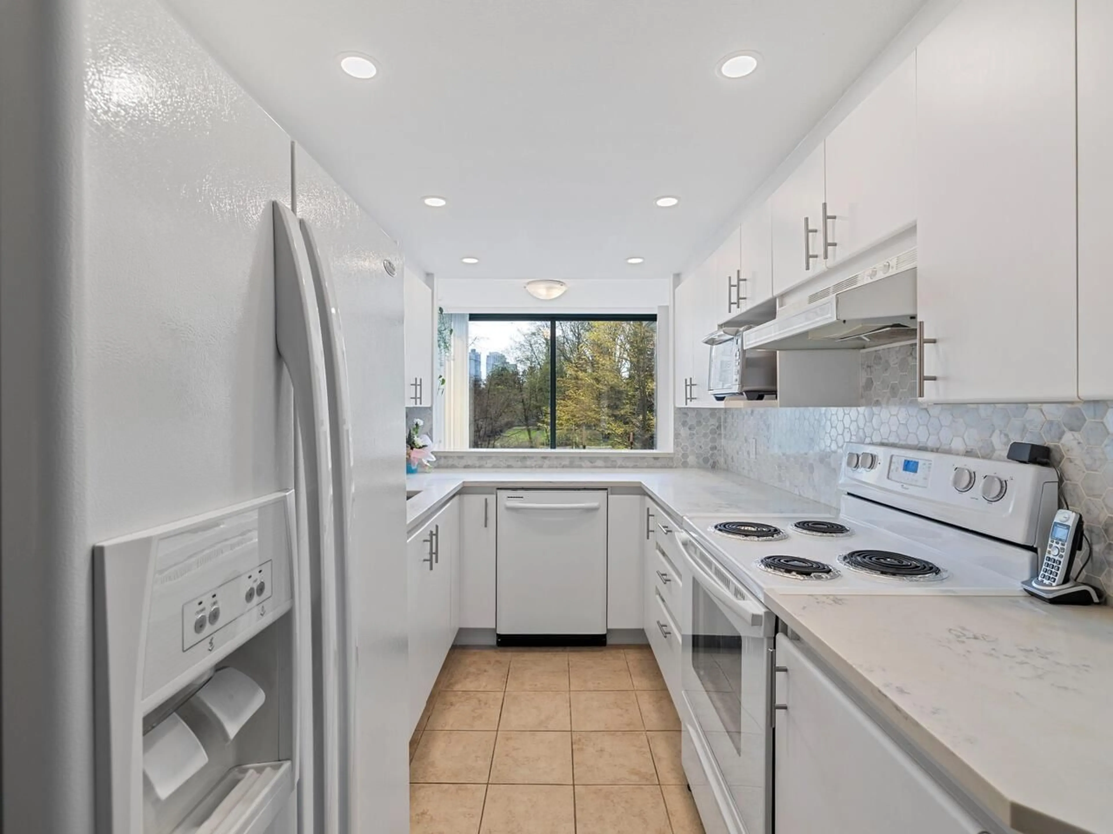 Standard kitchen, ceramic/tile floor for 203 - 13353 108 AVENUE, Surrey British Columbia V3T5T5