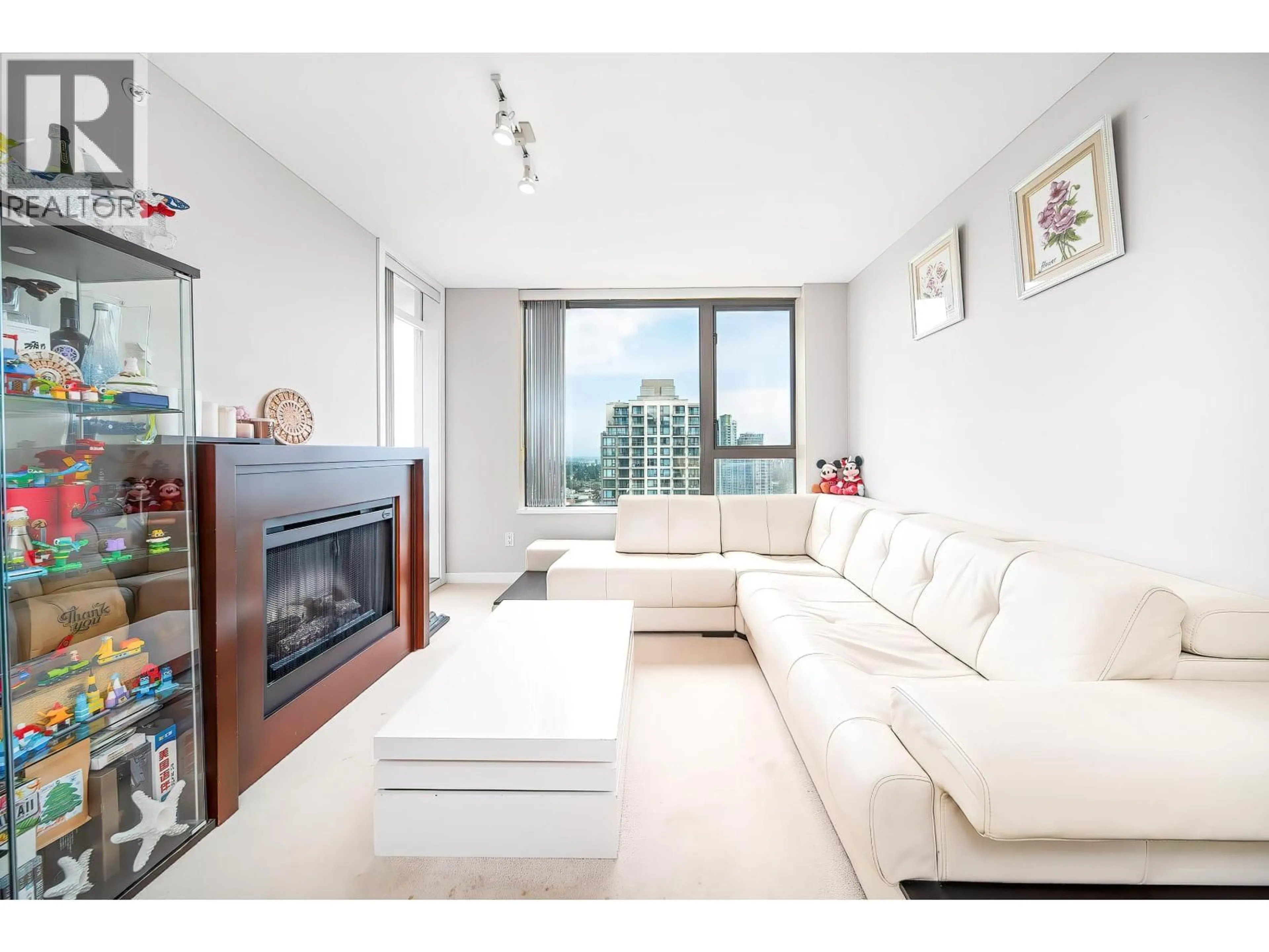 Living room with furniture, wood/laminate floor for 2701 - 7088 SALISBURY AVENUE, Burnaby British Columbia V5E0A4