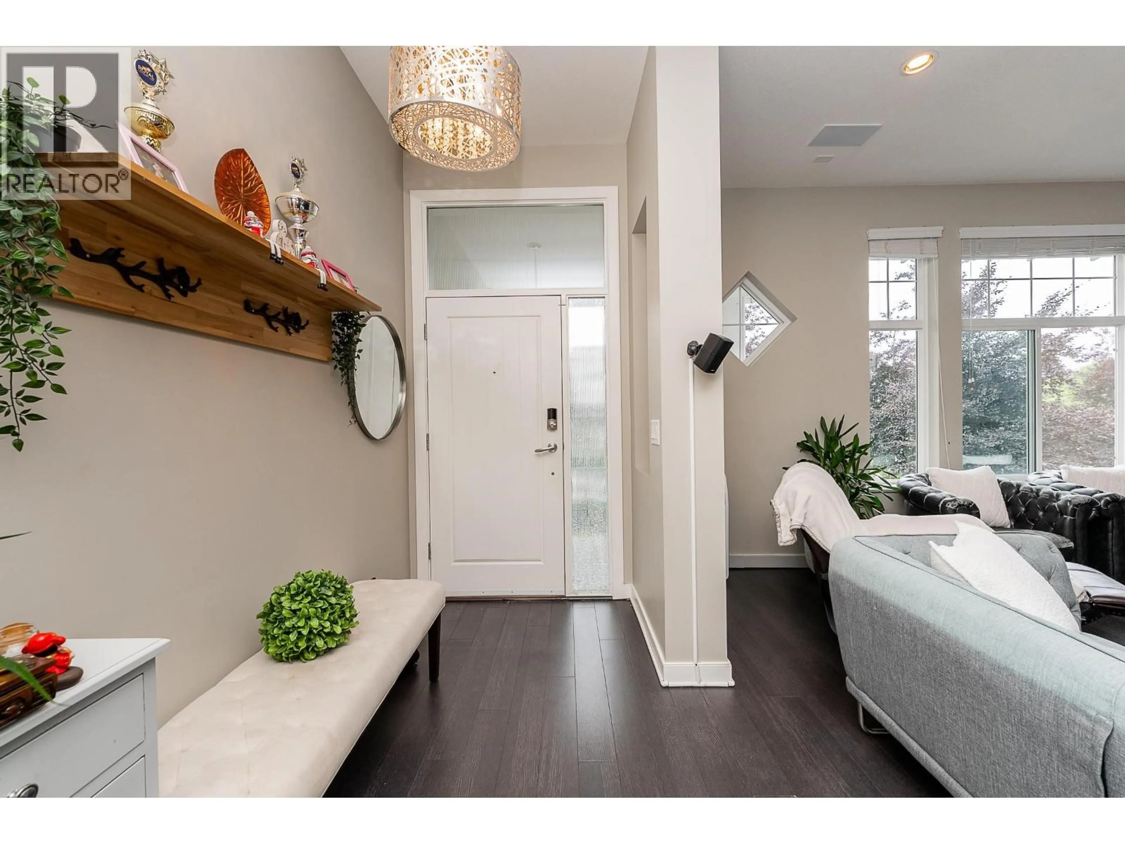 Indoor entryway for 3371 WATKINS AVENUE, Coquitlam British Columbia V3E0B3