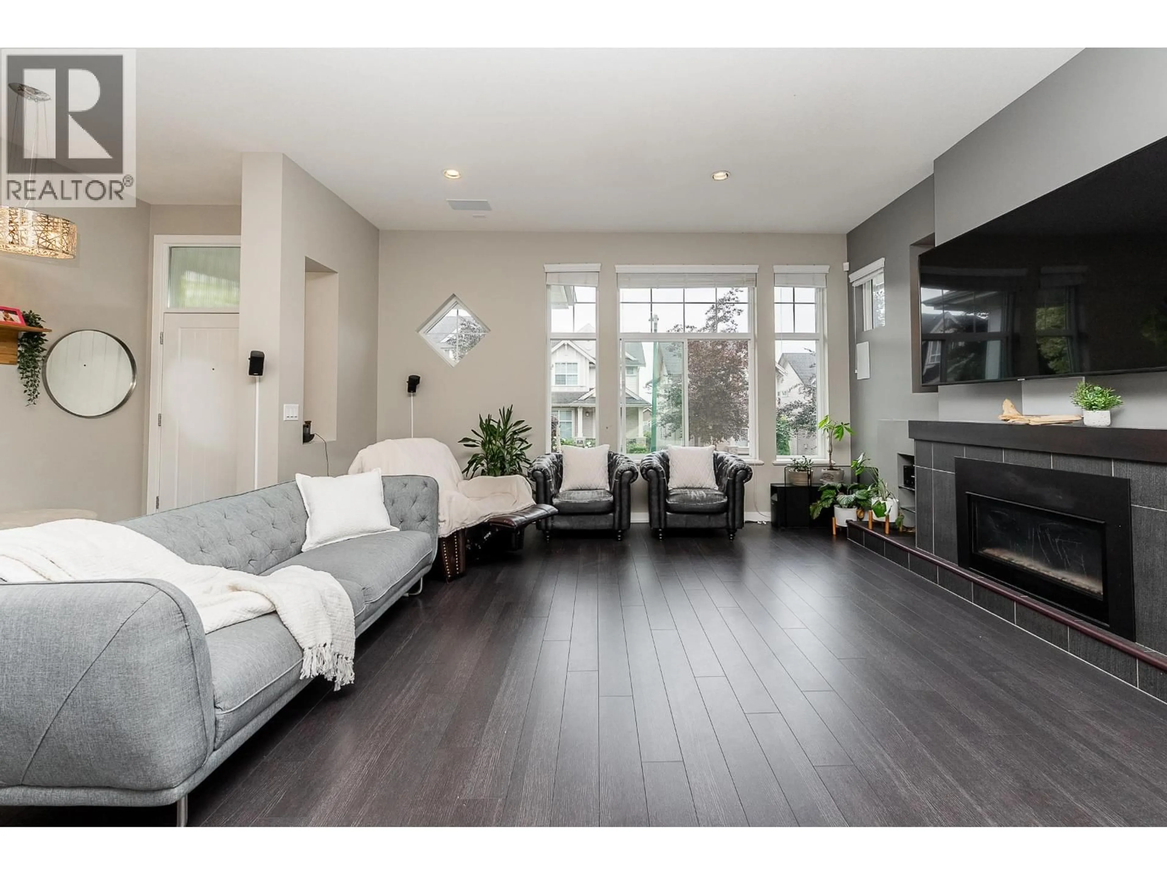 Living room with furniture, wood/laminate floor for 3371 WATKINS AVENUE, Coquitlam British Columbia V3E0B3