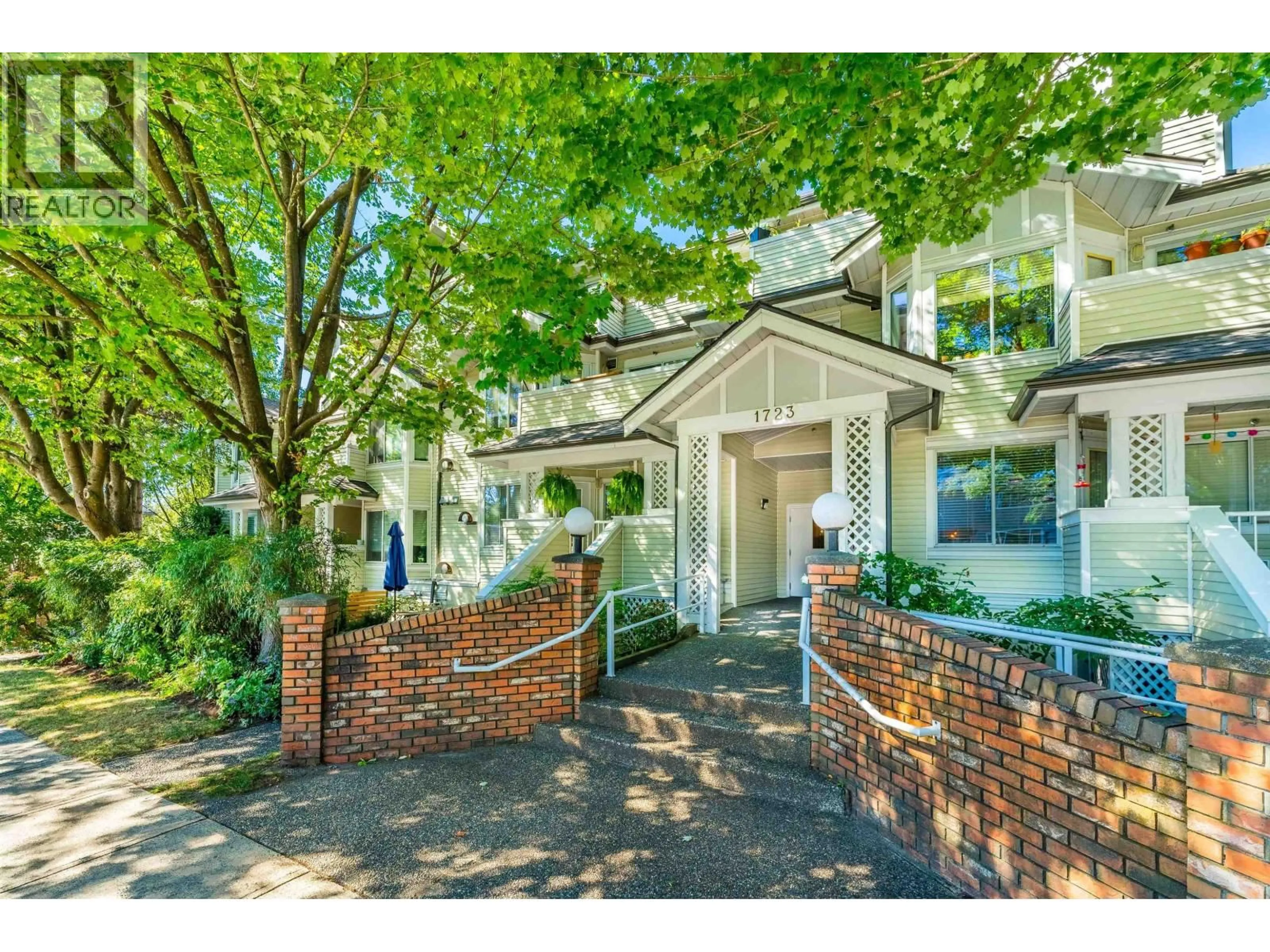 Unknown for 401 - 1723 FRANCES STREET, Vancouver British Columbia V5L1Z5