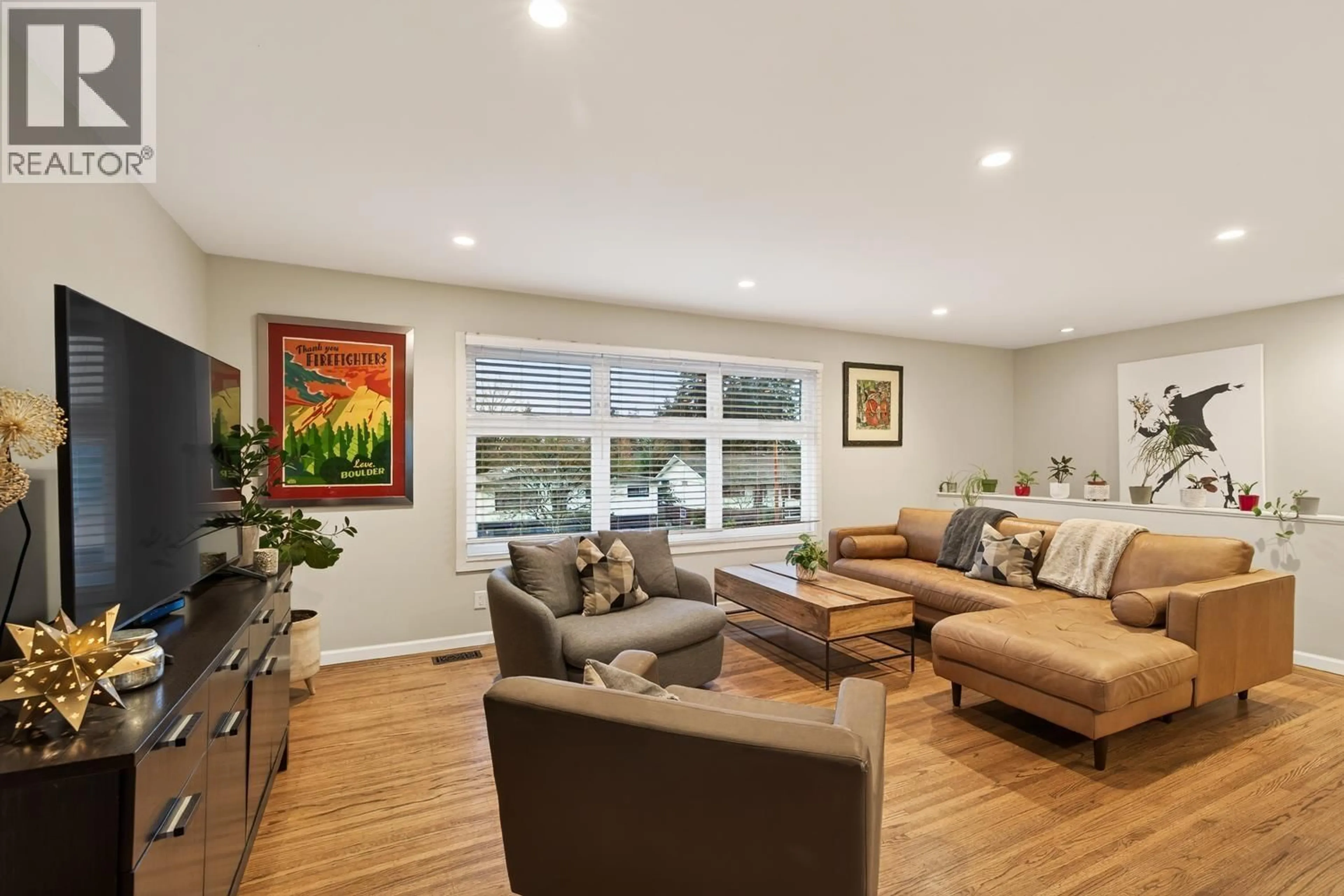 Living room with furniture, wood/laminate floor for 2568 CARNATION STREET, North Vancouver British Columbia V7H1H5