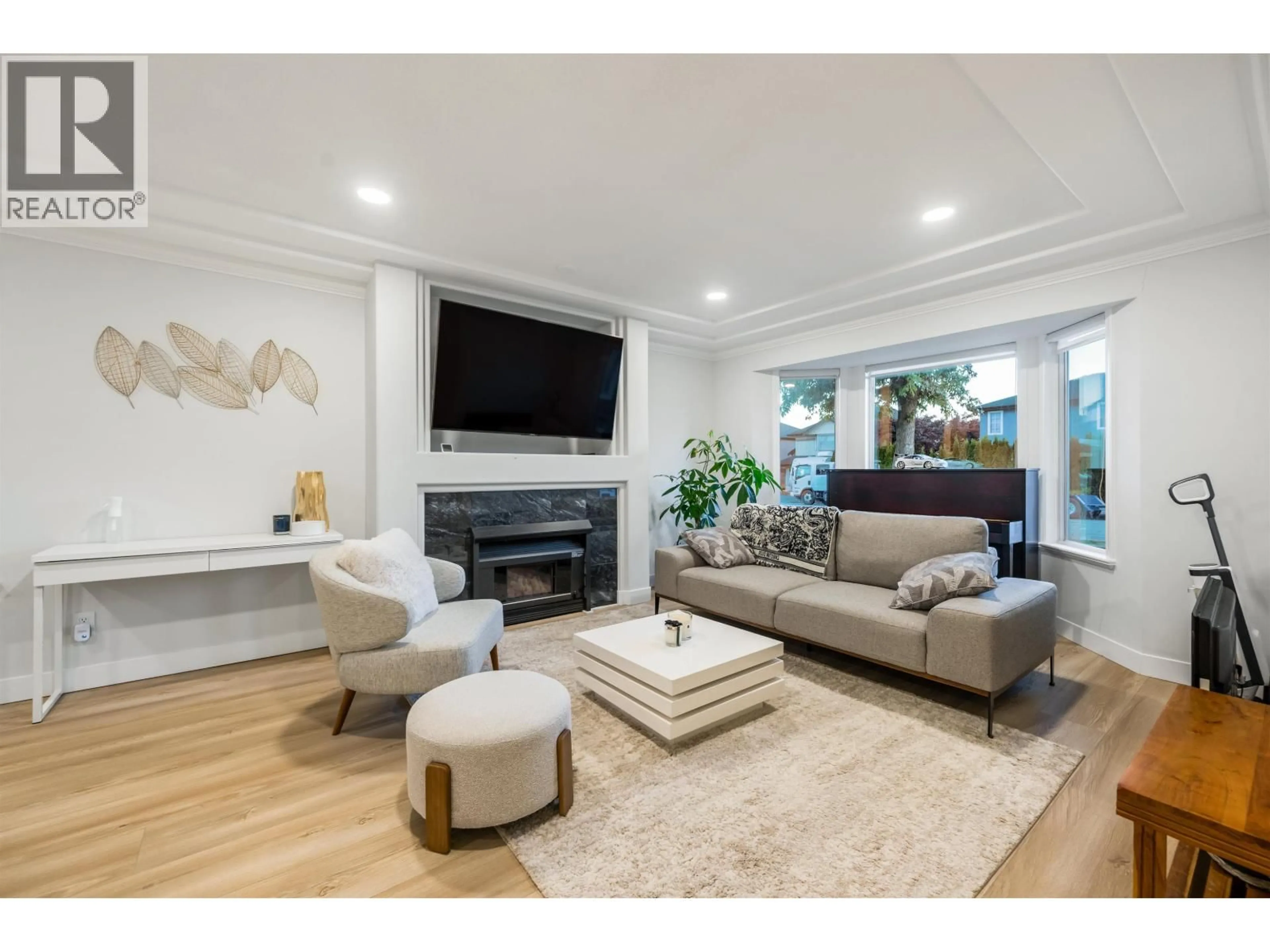 Living room with furniture, unknown for 22531 MCCLINTON AVENUE, Richmond British Columbia V6V2P8