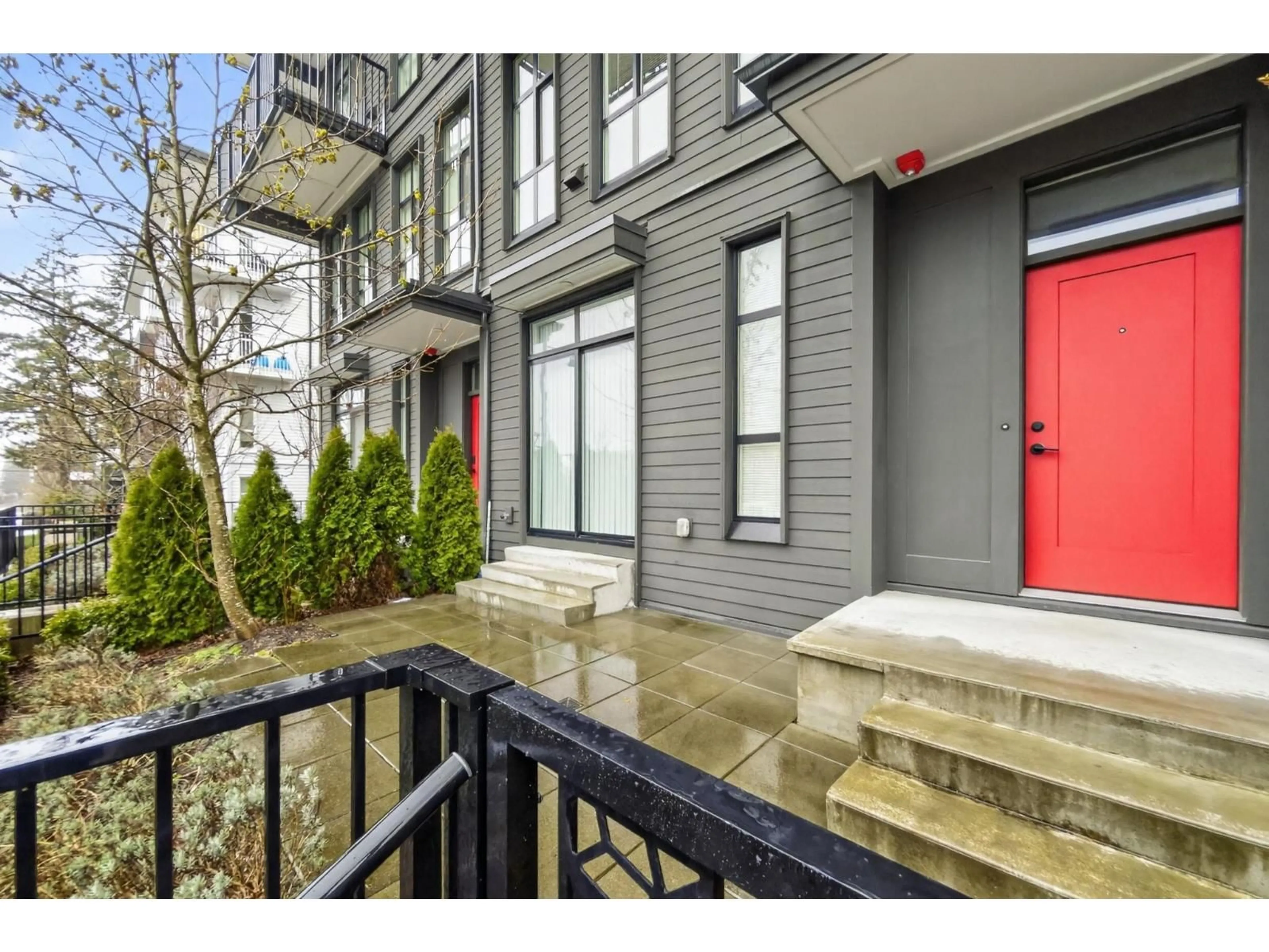 Indoor entryway for 102 - 13933 105 BOULEVARD, Surrey British Columbia V3T0R6