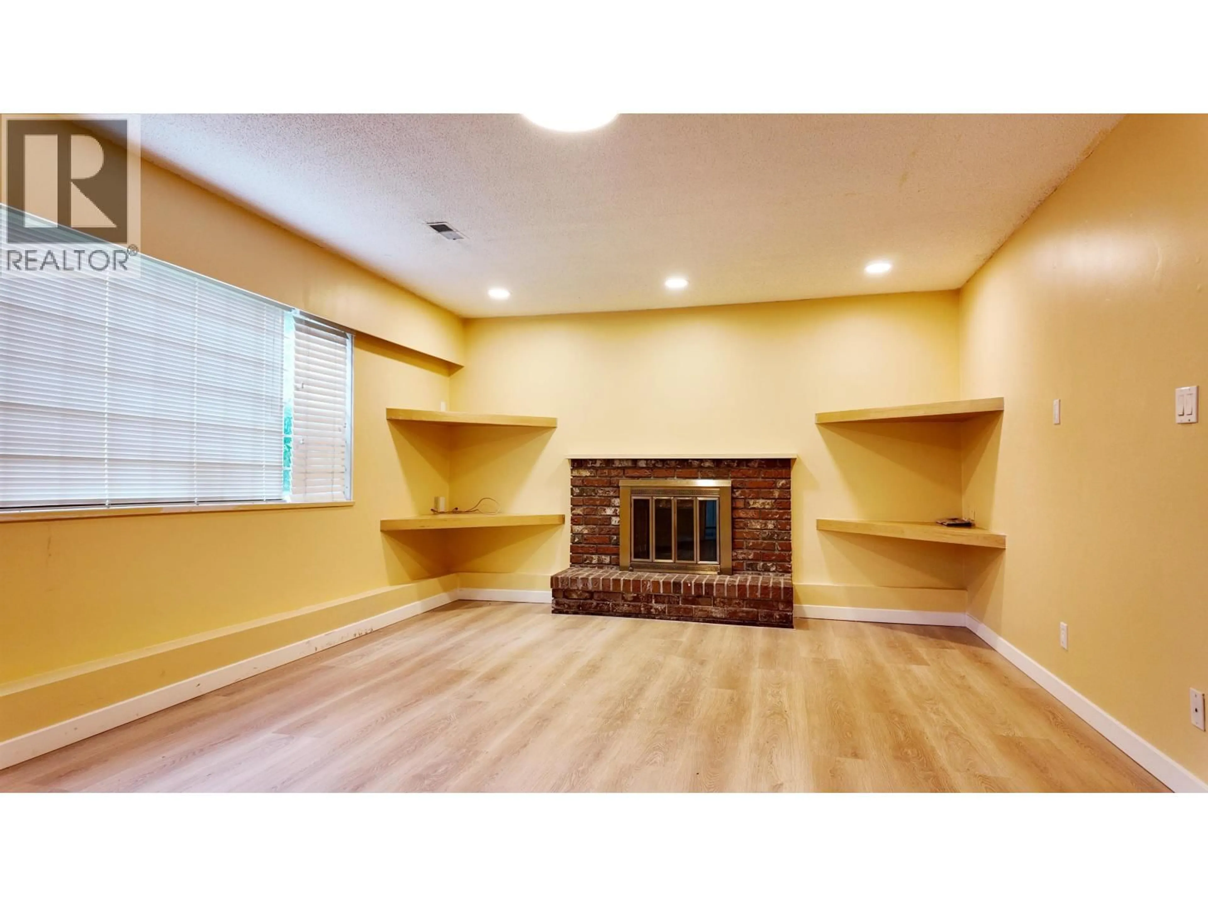 Unknown for 5872 CULLODEN STREET, Vancouver British Columbia V5W3S2