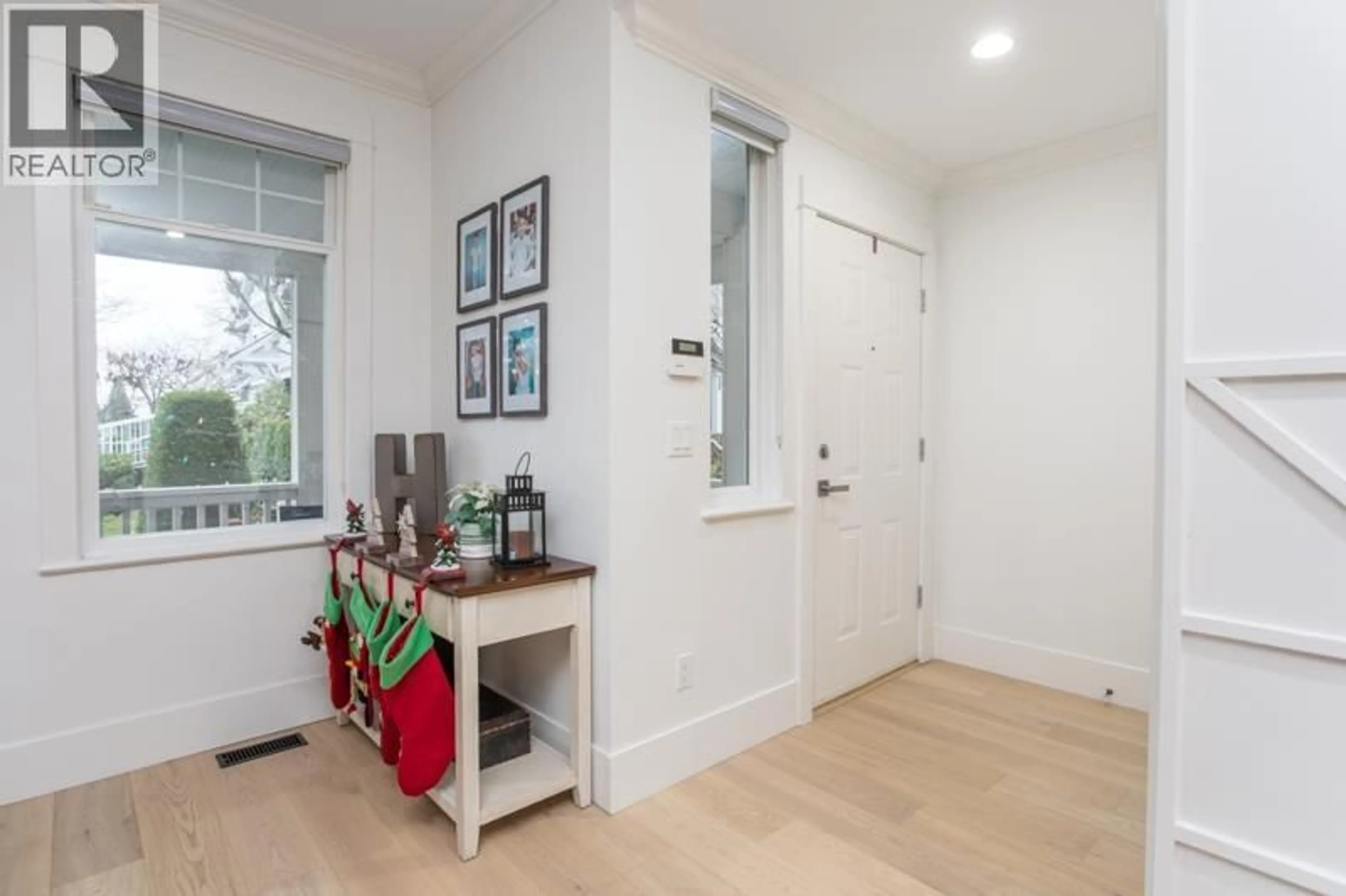 Indoor entryway for 6 - 13160 PRINCESS STREET, Richmond British Columbia V7E3S2