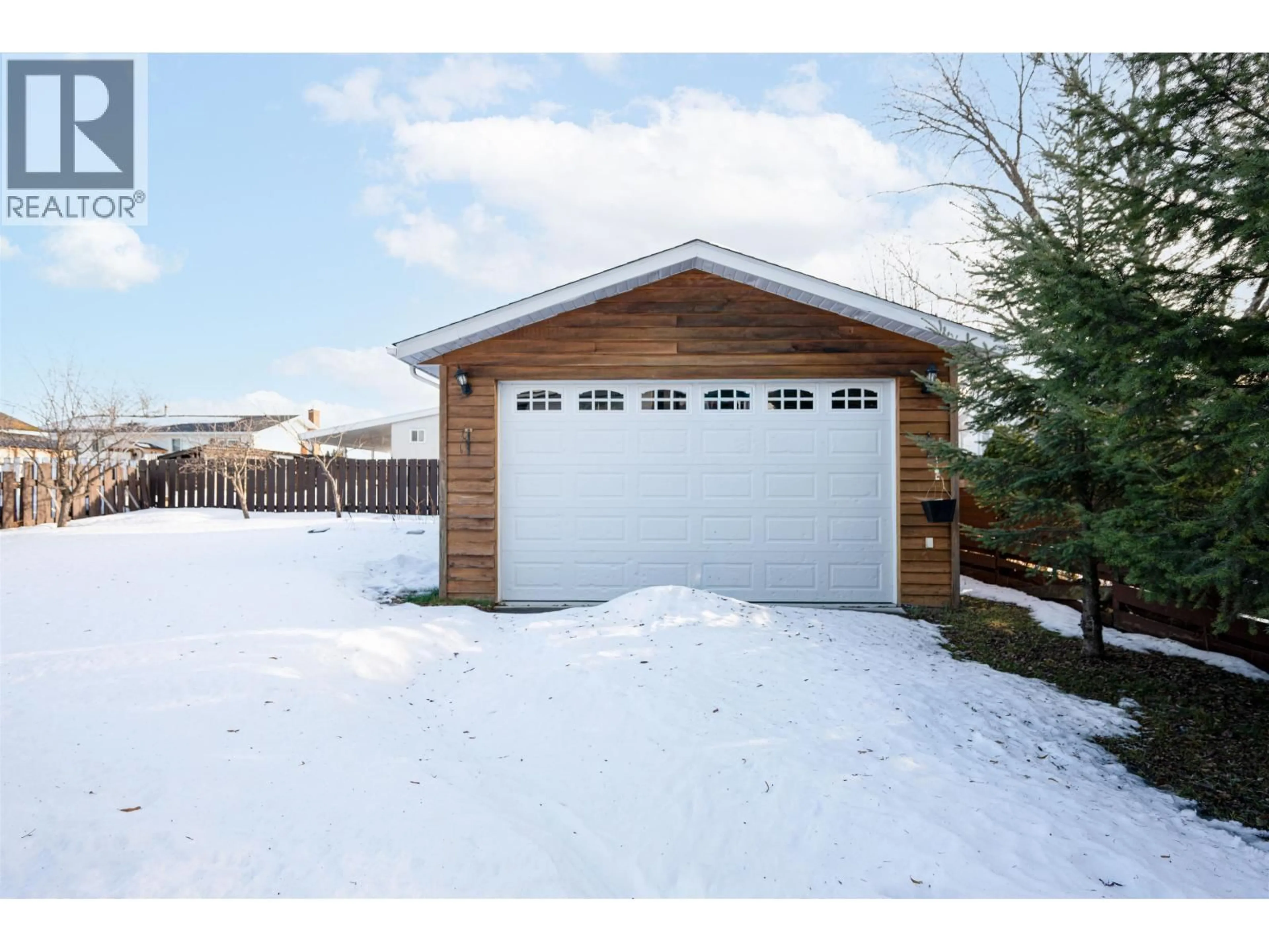 Indoor garage for 352 EXPLORER CRESCENT, Prince George British Columbia V2M5R8