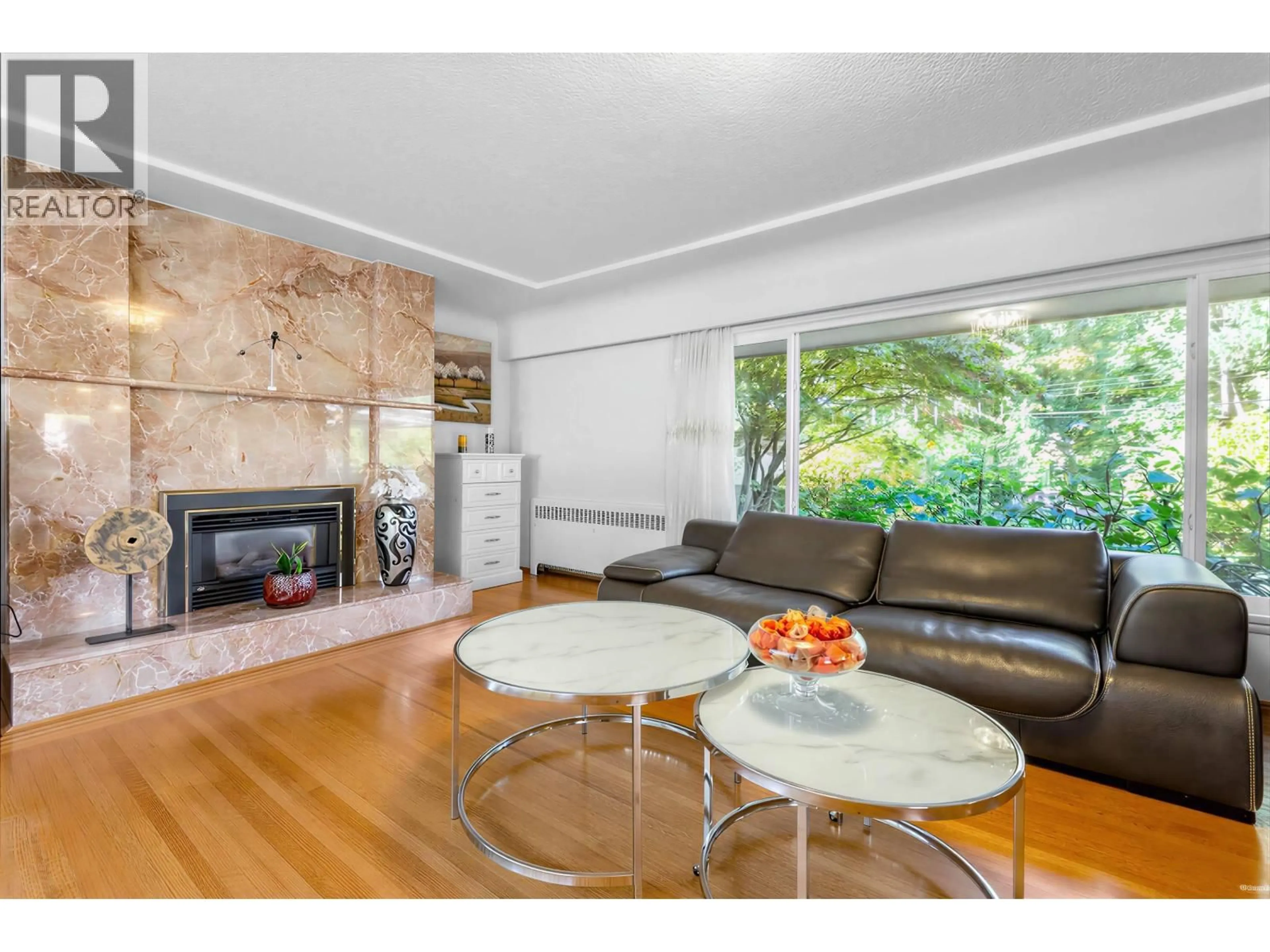 Living room with furniture, wood/laminate floor for 8295 ANGUS DRIVE, Vancouver British Columbia V6P5L1