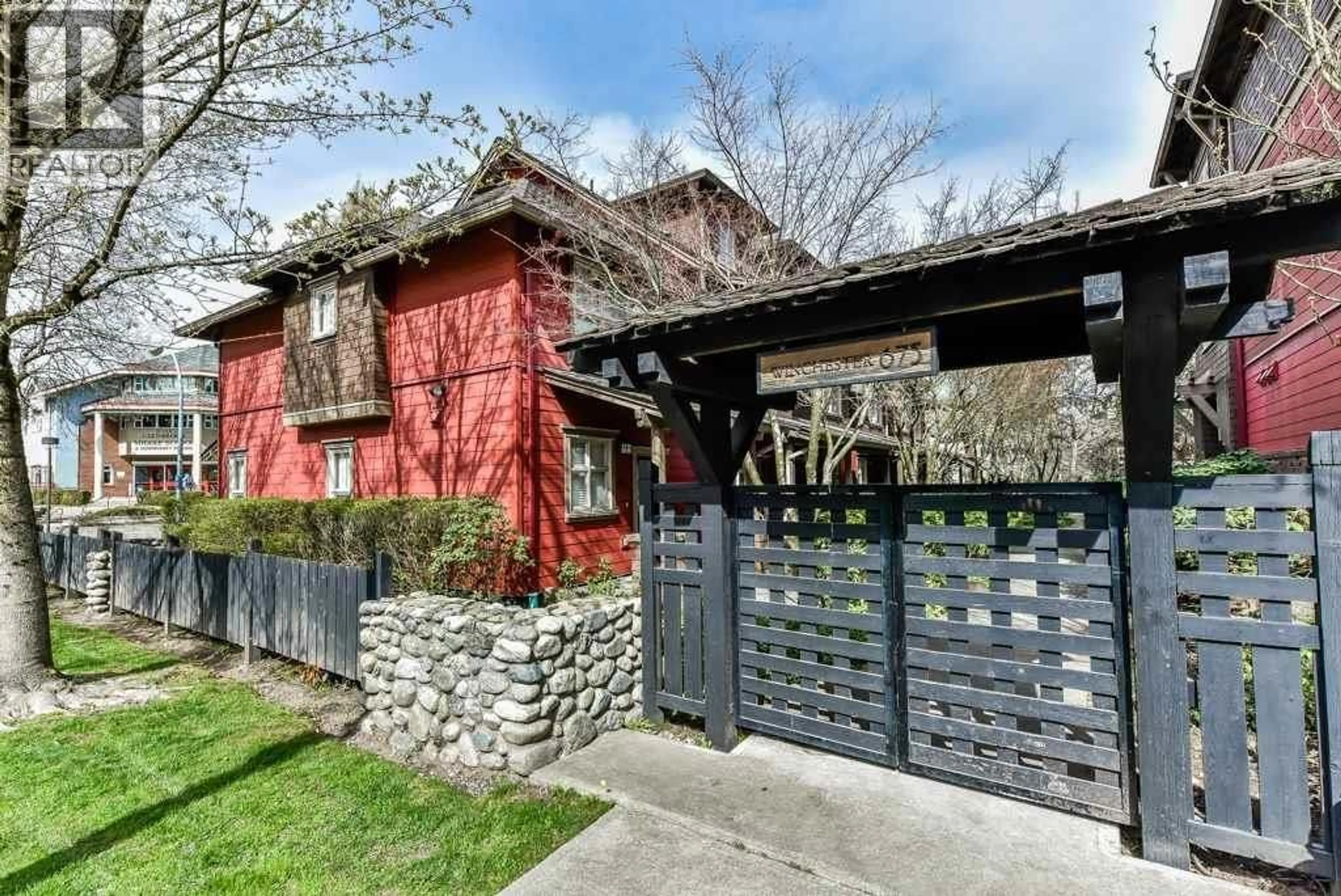 Home with brick exterior material, street for 112 - 675 PARK CRESCENT, New Westminster British Columbia V3L5W4