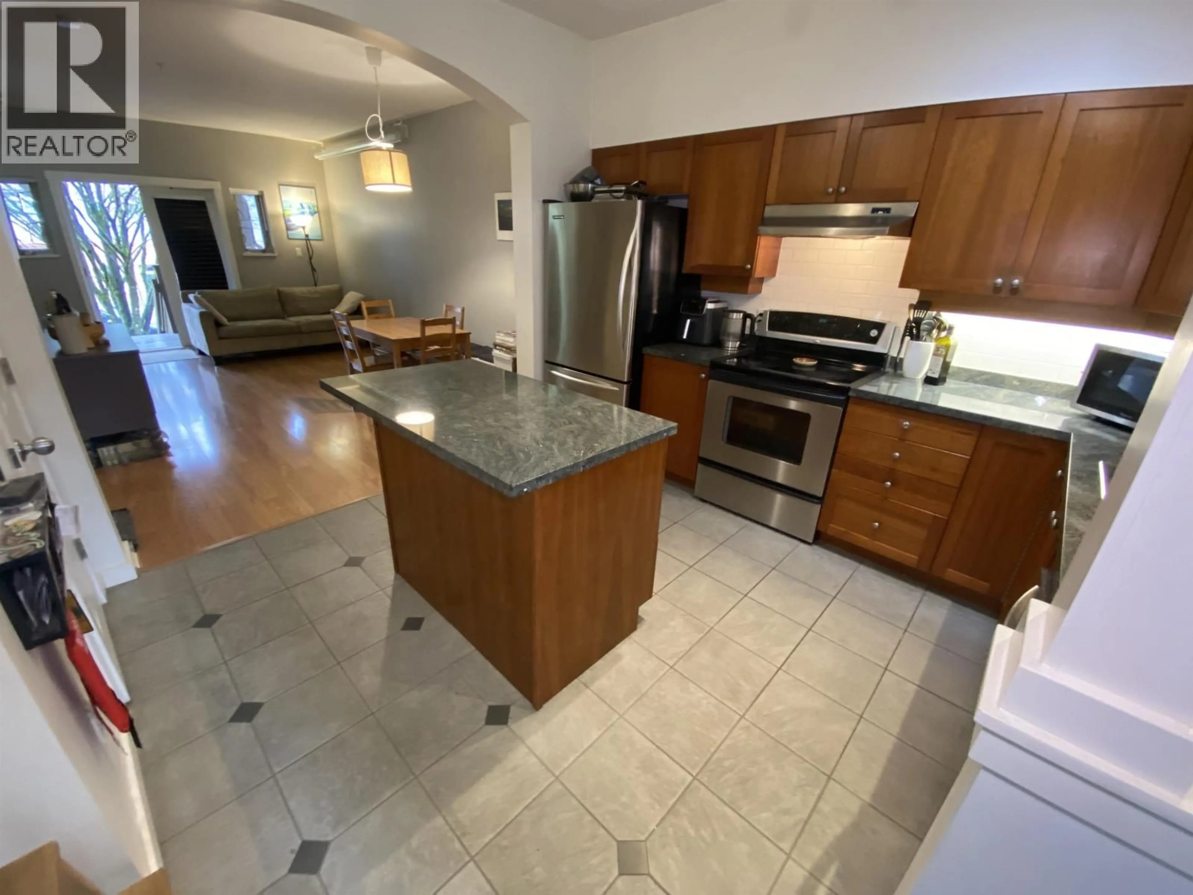 Open concept kitchen, ceramic/tile floor for 112 - 675 PARK CRESCENT, New Westminster British Columbia V3L5W4