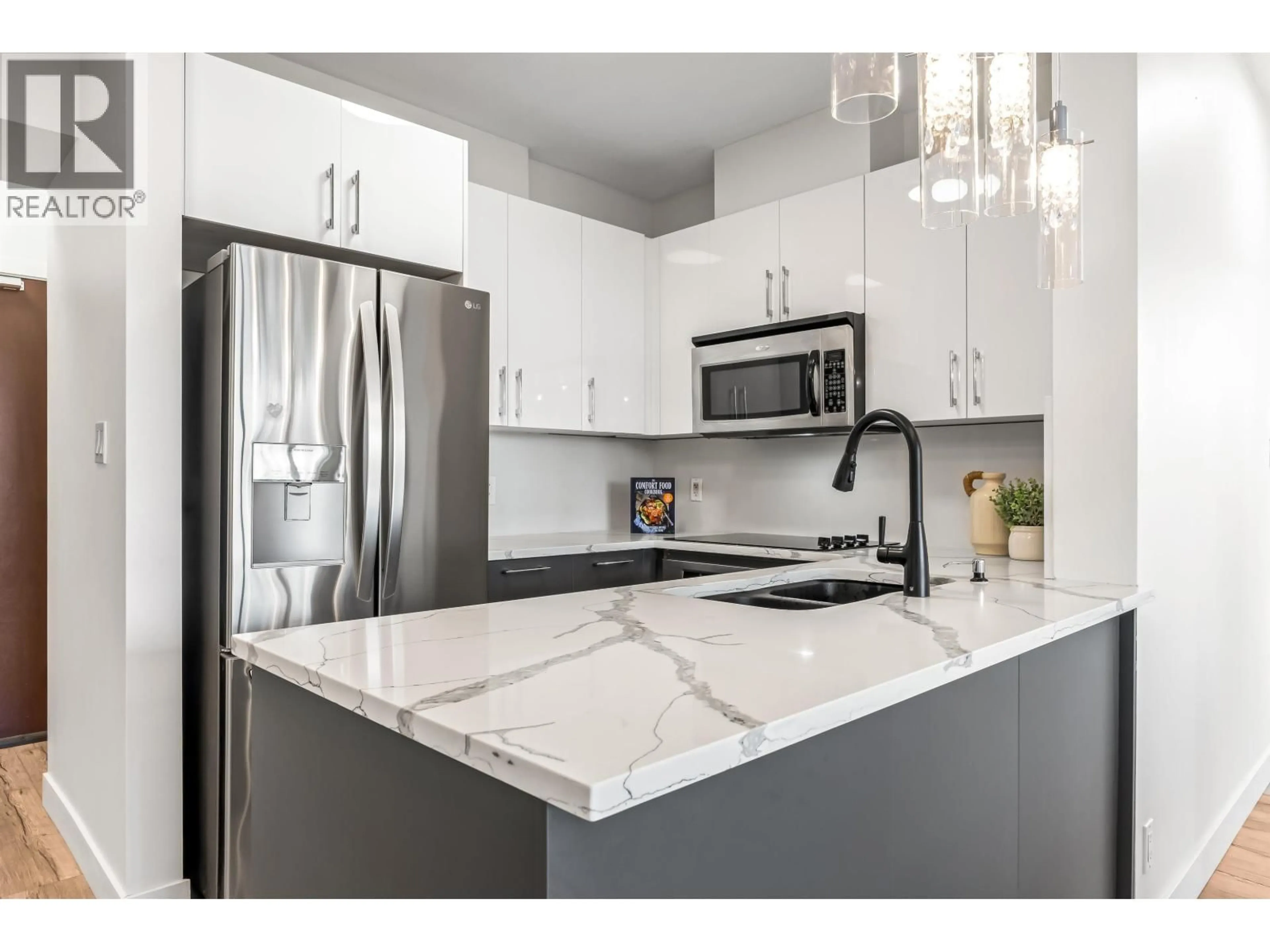 Open concept kitchen, ceramic/tile floor for 1701 - 15 ROYAL AVENUE, New Westminster British Columbia V3L0A9