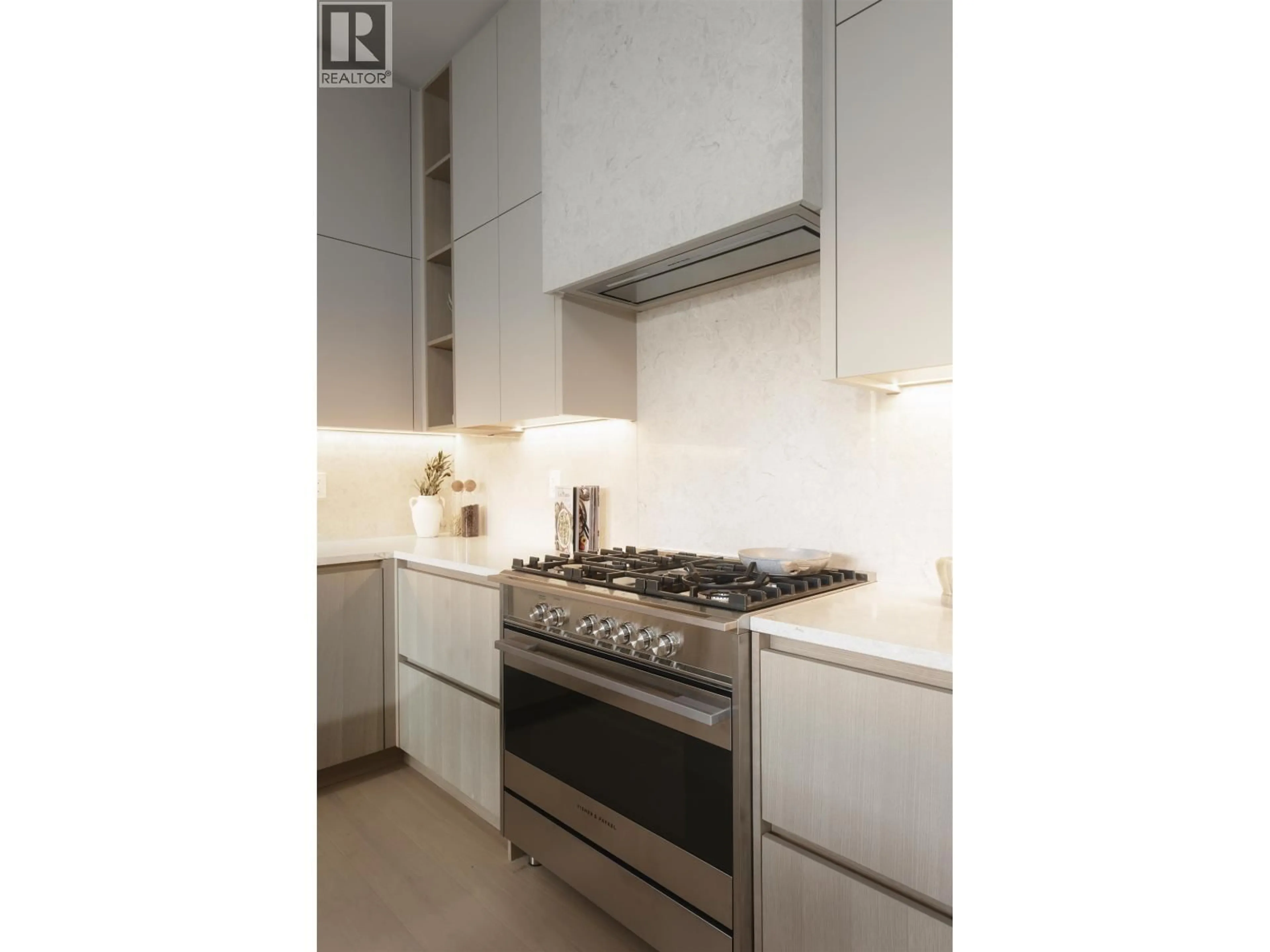 Contemporary kitchen, unknown for 2136 10TH AVENUE, Vancouver British Columbia V5N1Y1