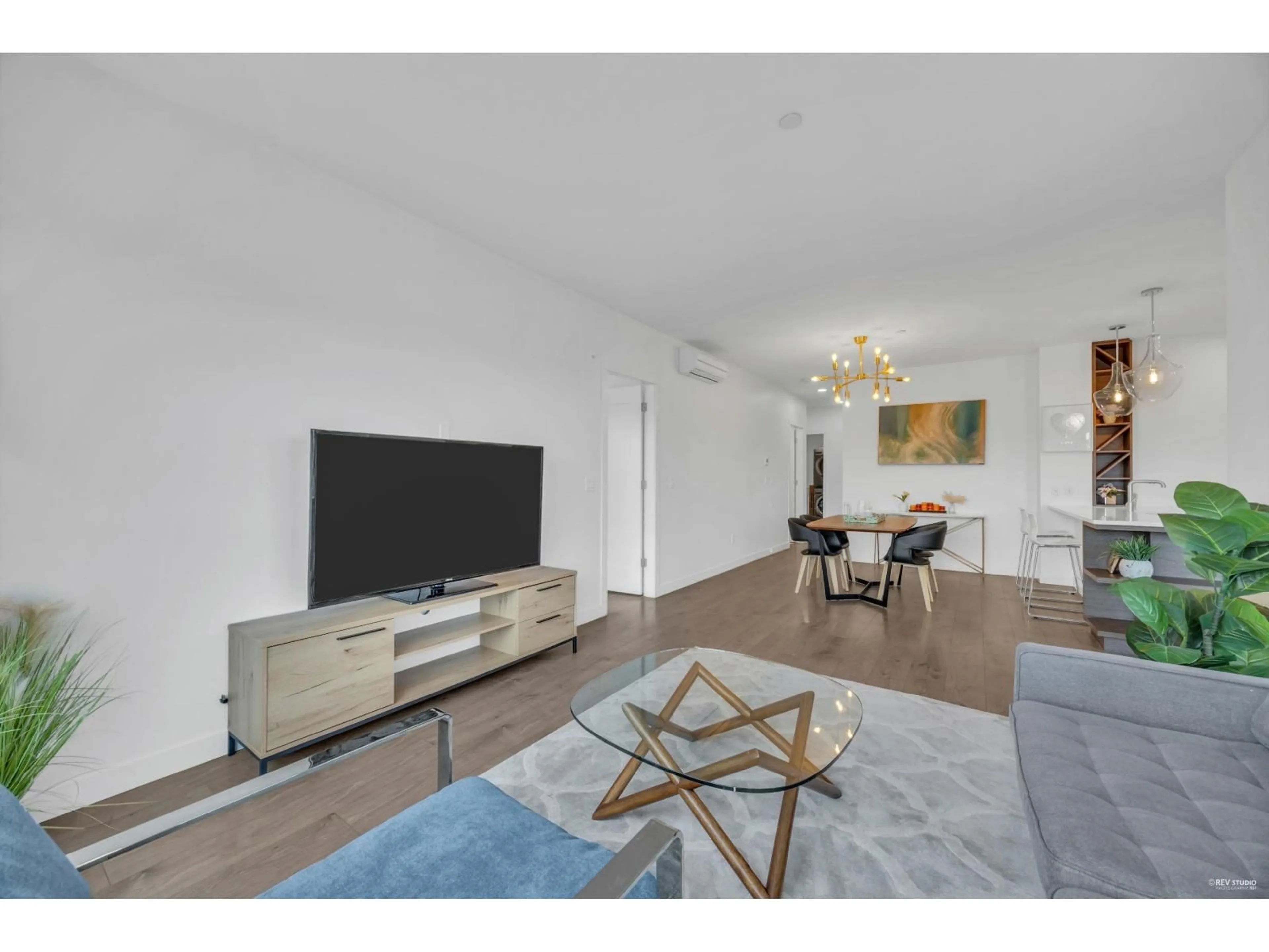 Living room with furniture, unknown for 502 - 33530 MAYFAIR AVENUE, Abbotsford British Columbia V2S0J2