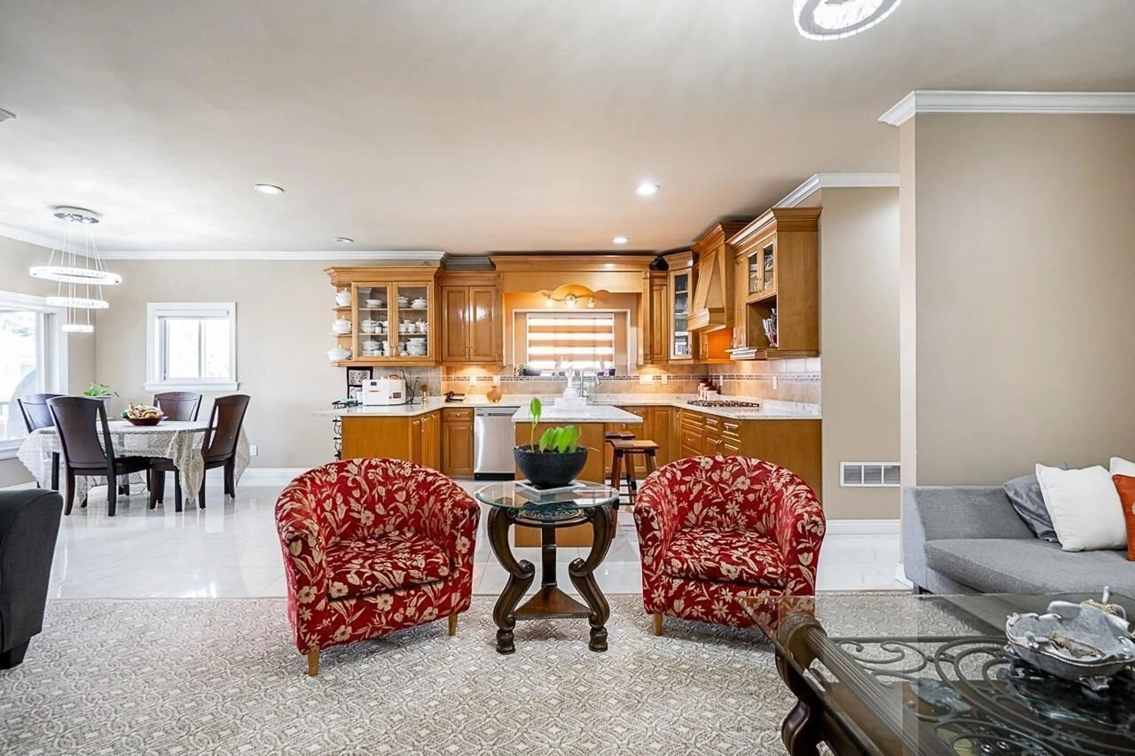 Open concept kitchen, ceramic/tile floor for 12967 106A AVENUE, Surrey British Columbia V3T2E3