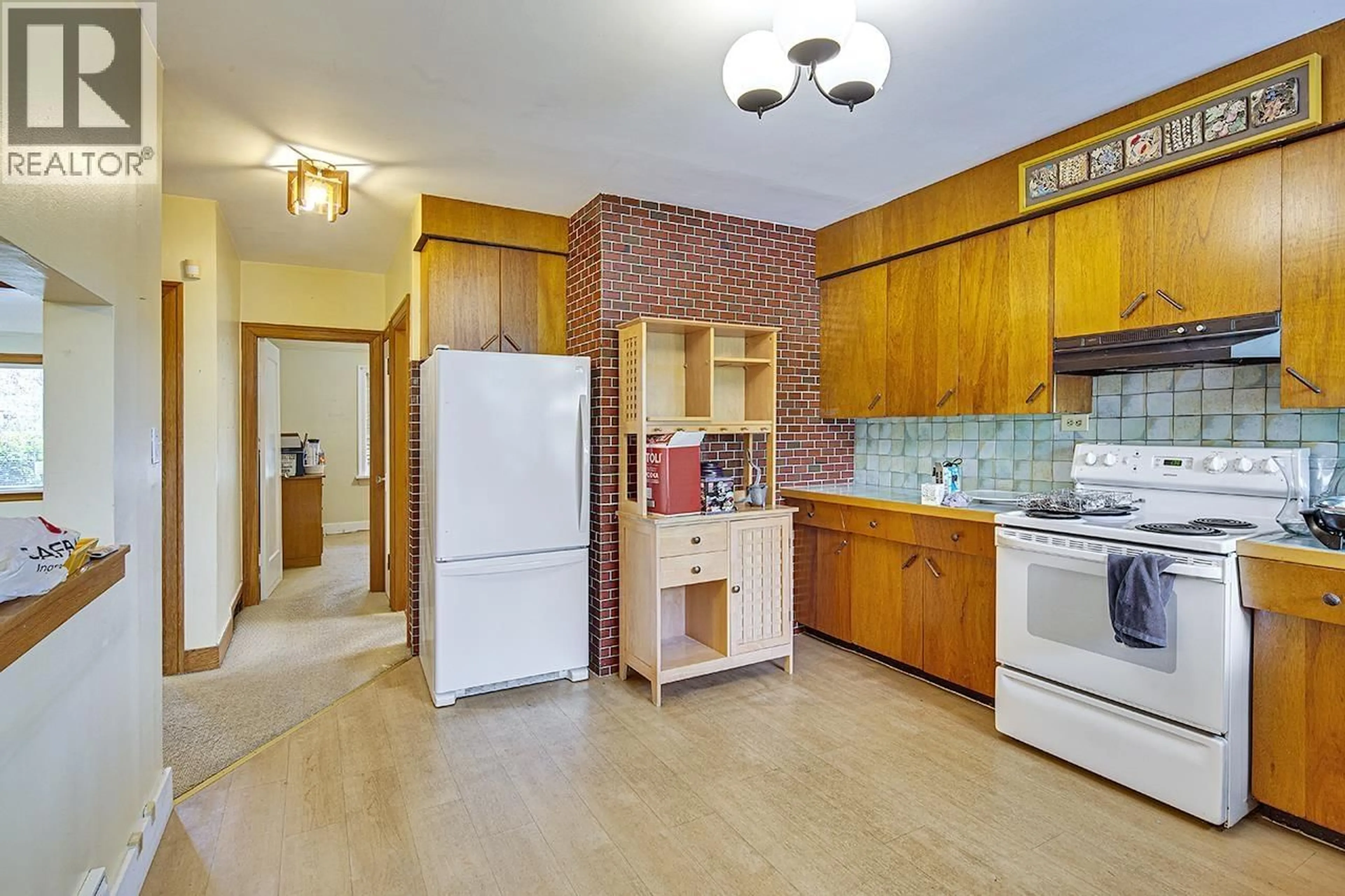 Standard kitchen, unknown for 96 40TH AVENUE, Vancouver British Columbia V5Y2R1