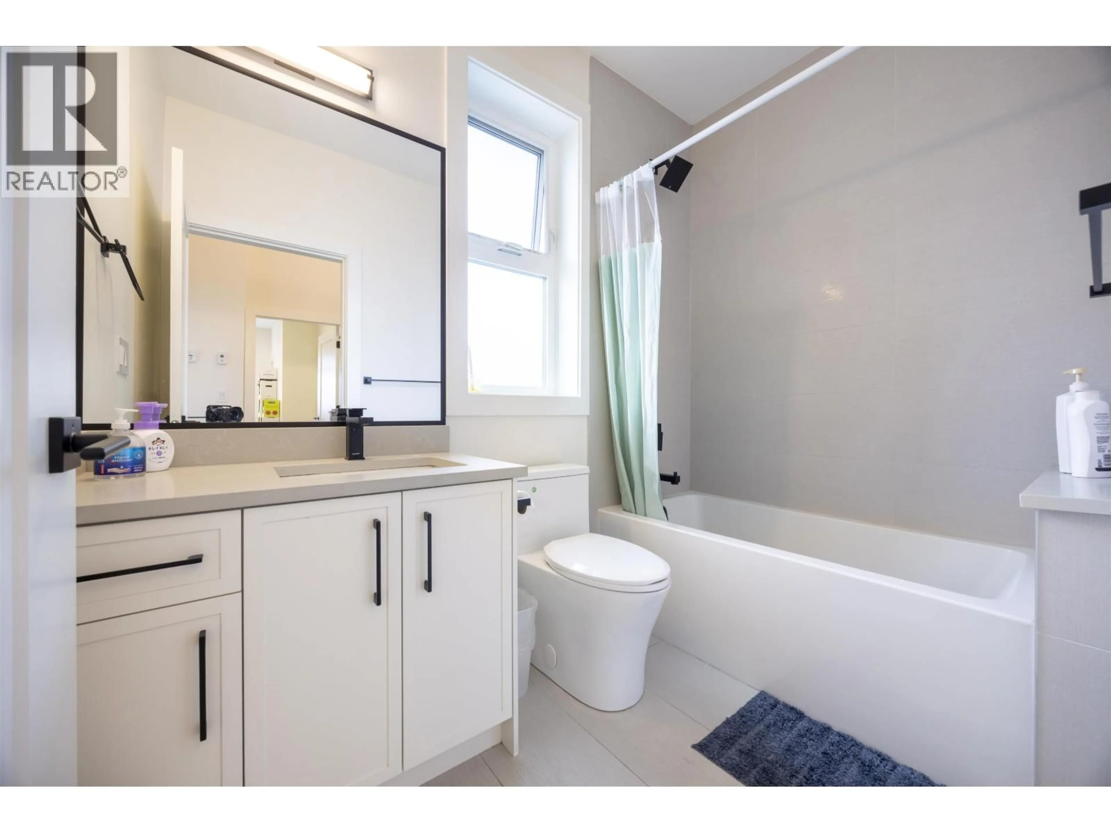 Standard bathroom, ceramic/tile floor for 4541 HOY STREET, Vancouver British Columbia V5R4N5
