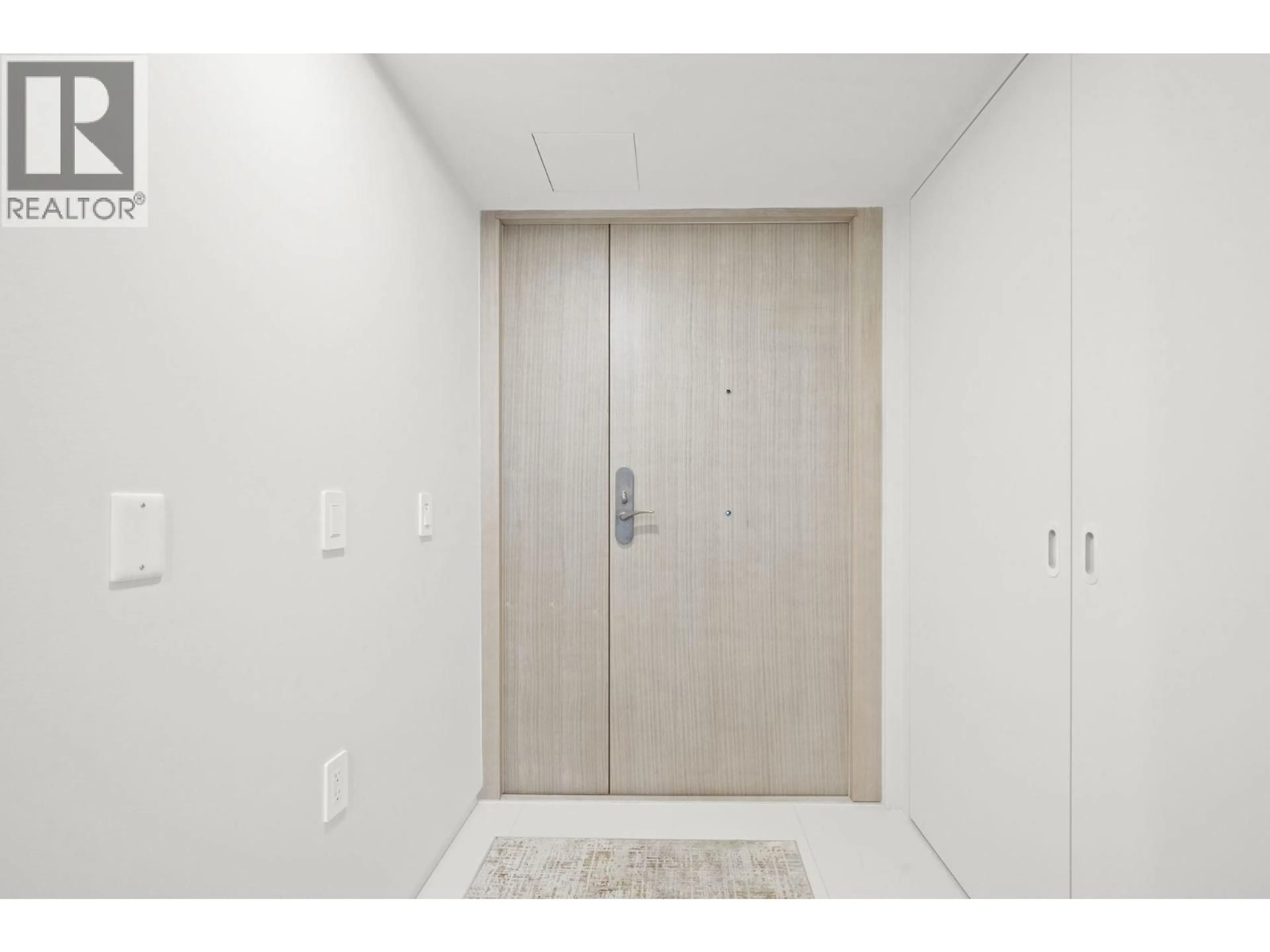 Indoor foyer for 703 - 1033 NELSON STREET, Vancouver British Columbia V6E0E5