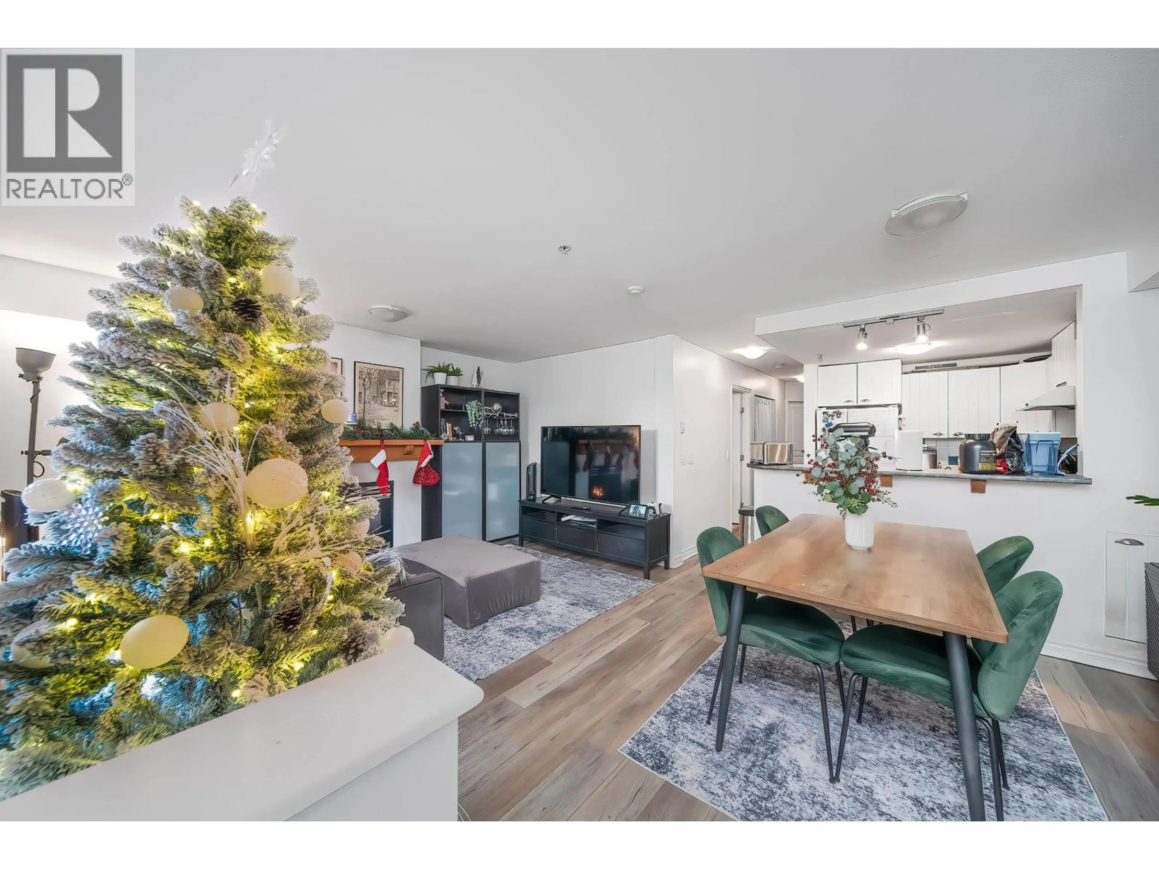 Open concept kitchen, wood/laminate floor for 7313 MAGNOLIA TERRACE, Burnaby British Columbia V5E4N3