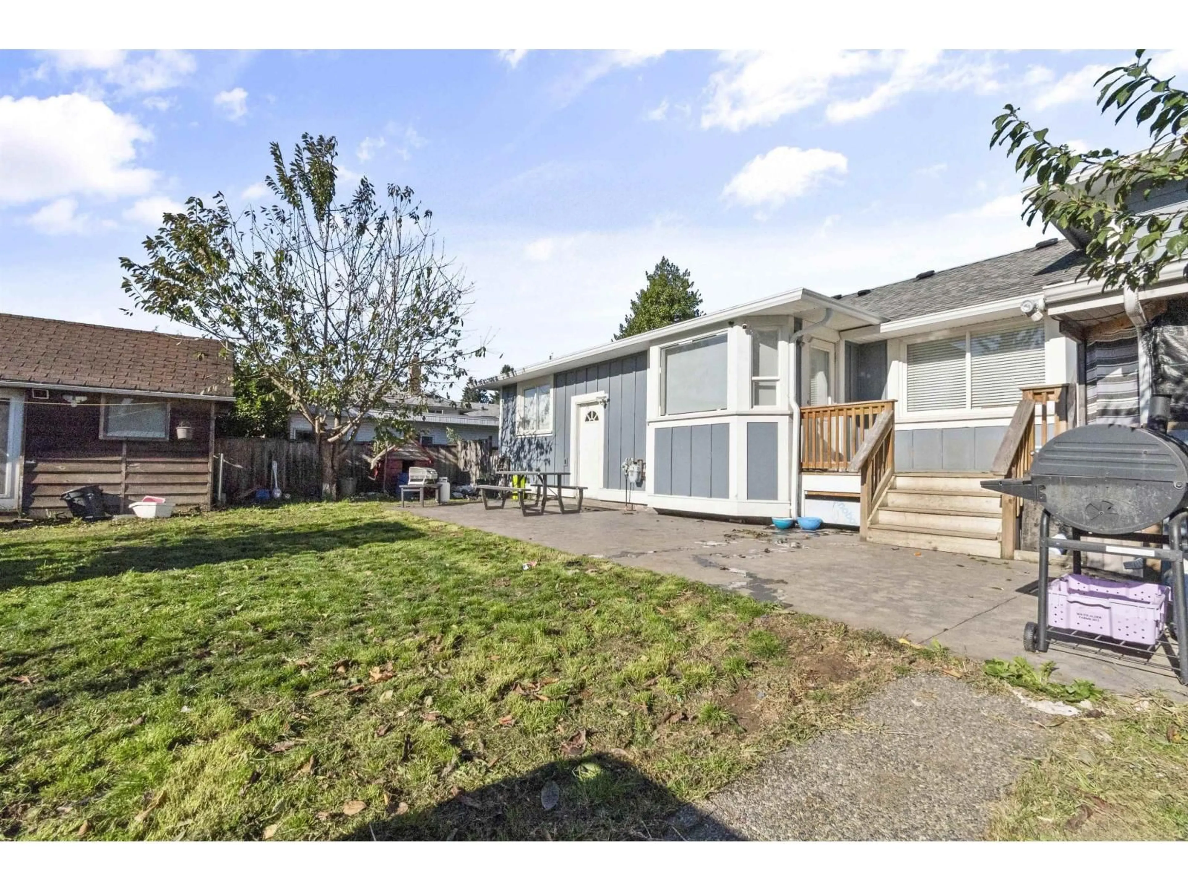 A pic from outside/outdoor area/front of a property/back of a property/a pic from drone, street for 45878 BERKELEY AVENUE, Chilliwack British Columbia V2P3N2
